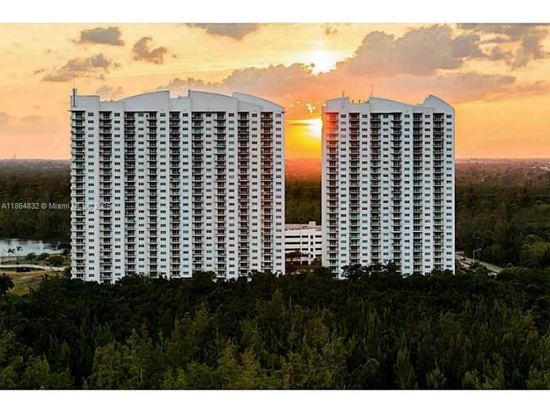 THE OAKS I CONDO - Residential