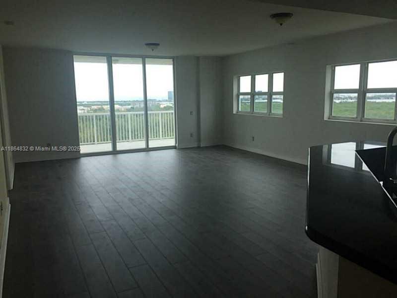 THE OAKS I CONDO - Residential