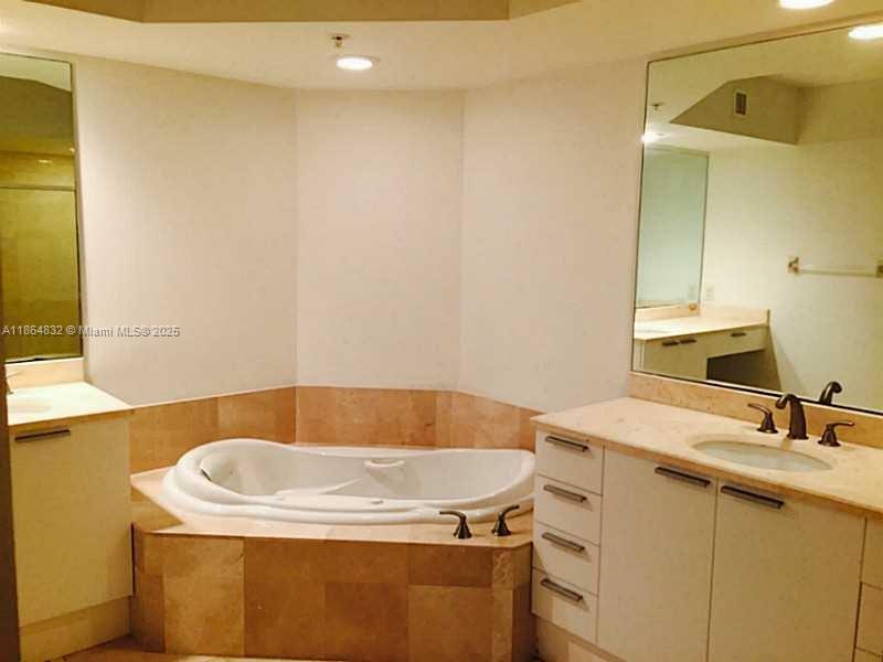 THE OAKS I CONDO - Residential