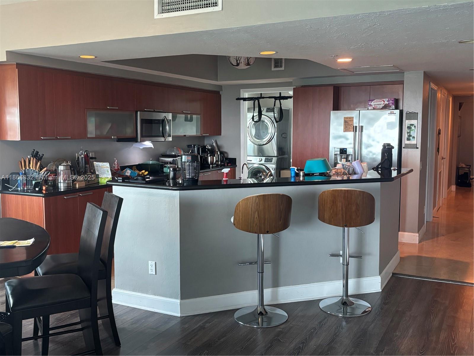 THE OAKS I CONDO - Residential