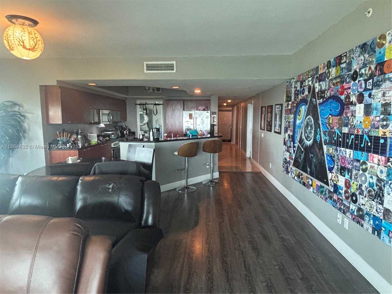 THE OAKS I CONDO - Residential