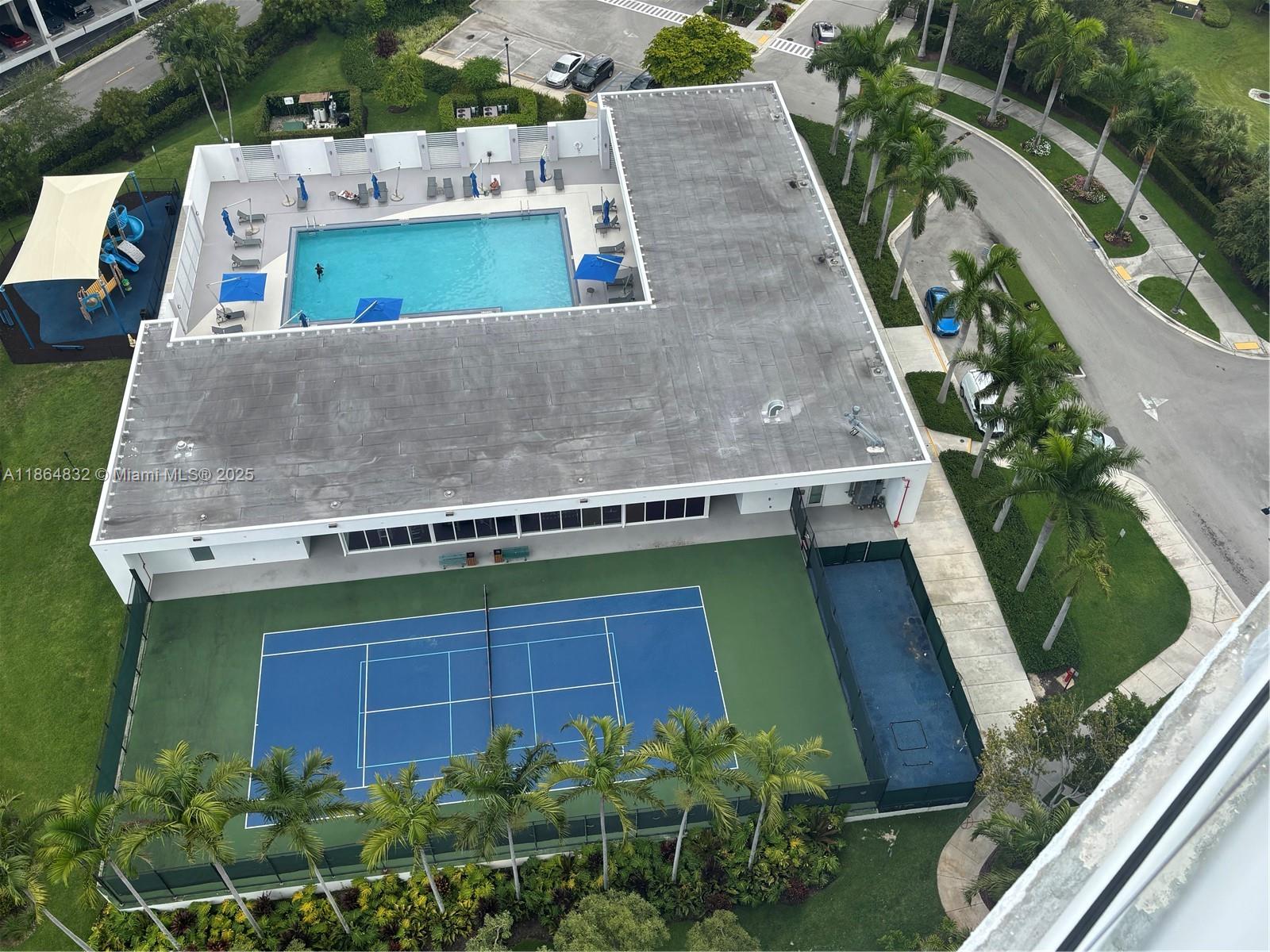 THE OAKS I CONDO - Residential