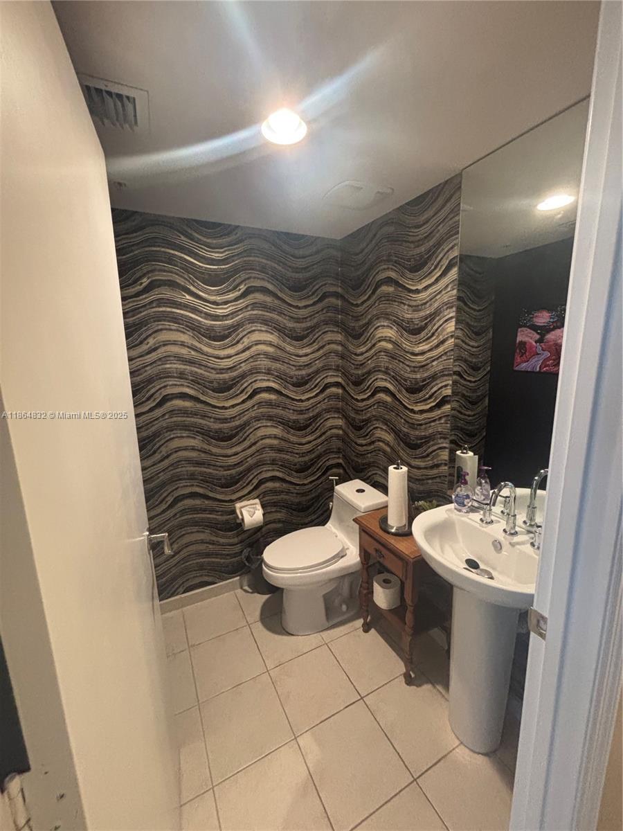 THE OAKS I CONDO - Residential