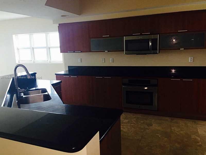 THE OAKS I CONDO - Residential