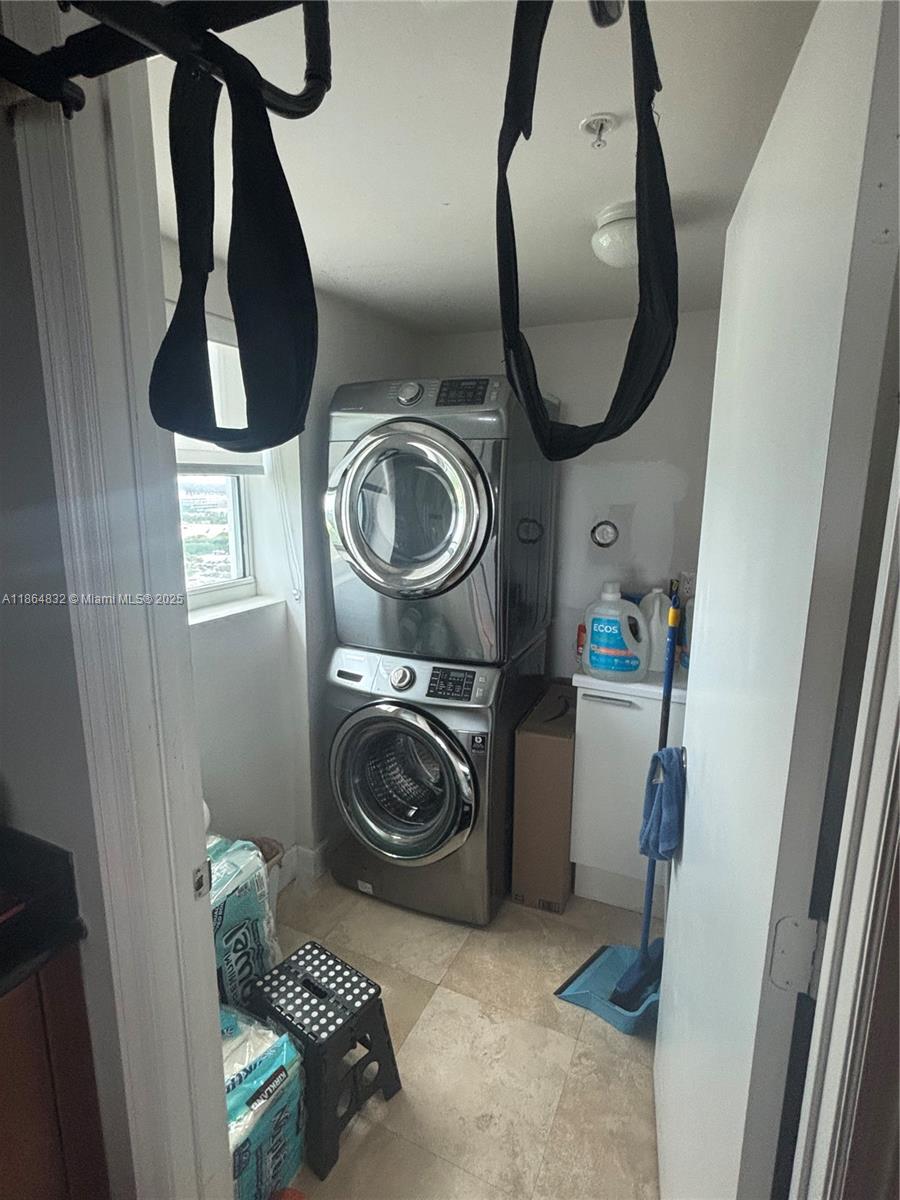 THE OAKS I CONDO - Residential