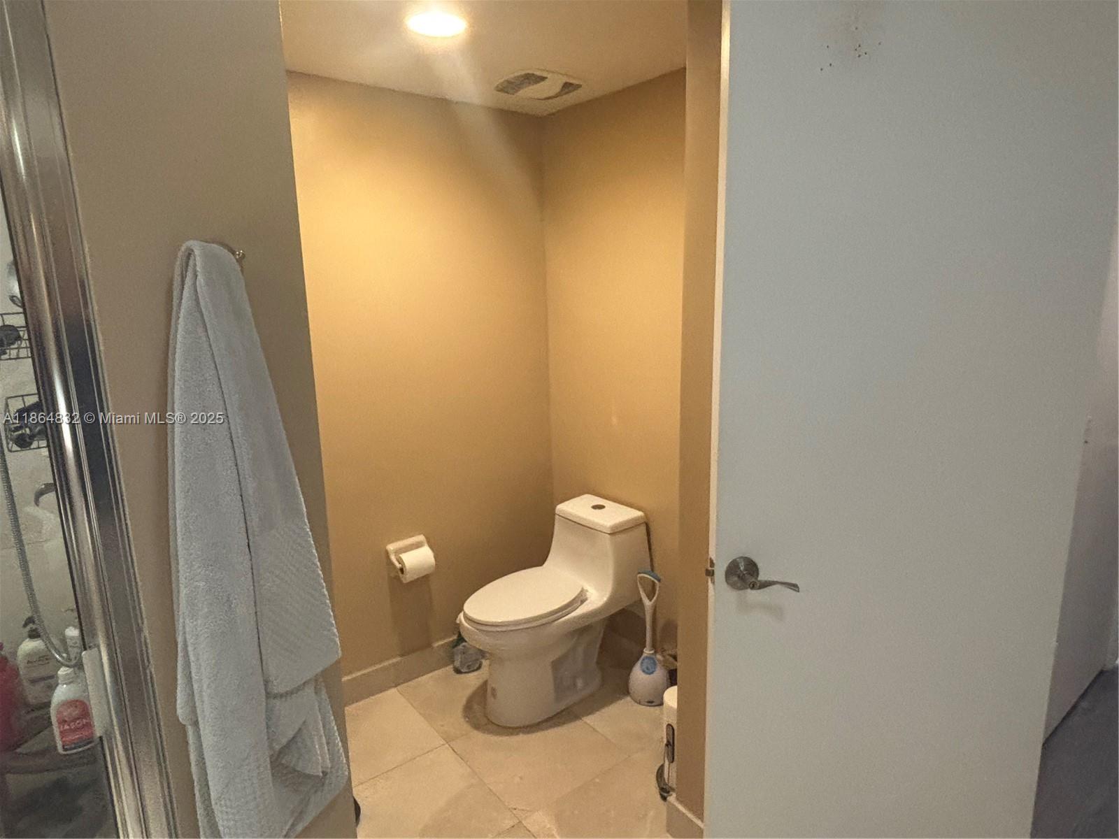 THE OAKS I CONDO - Residential