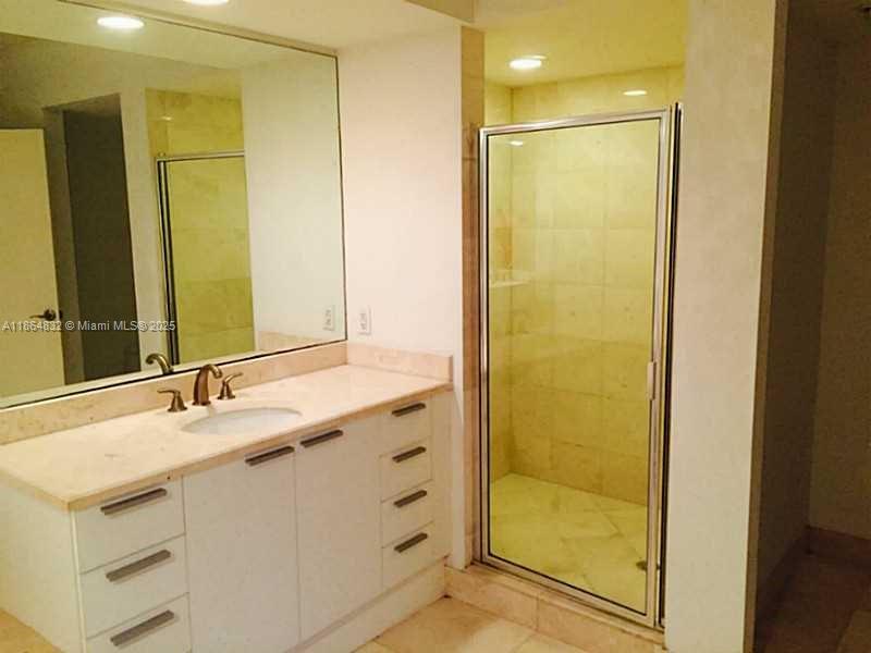 THE OAKS I CONDO - Residential