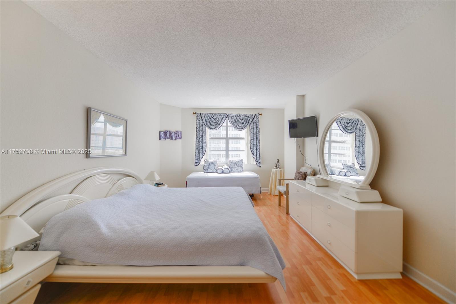 HEMISPHERES CONDO - Residential