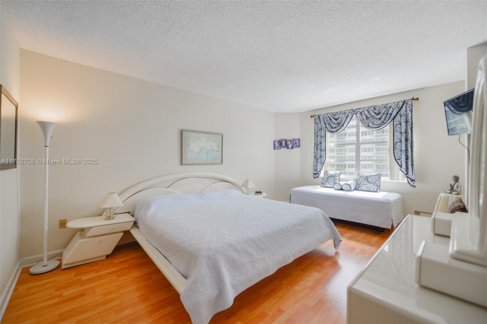 HEMISPHERES CONDO - Residential