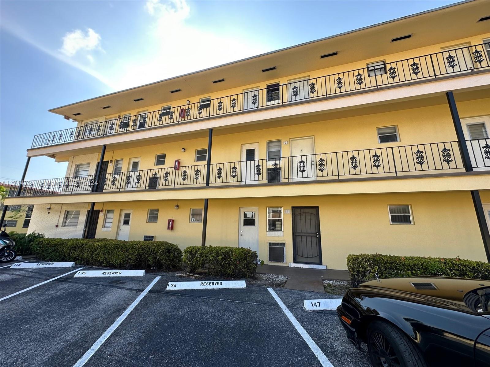 Property for Sale at 20201 Ne 29th Ct D111, Aventura, Miami-Dade County, Florida - Bedrooms: 1 
Bathrooms: 1  - $250,000