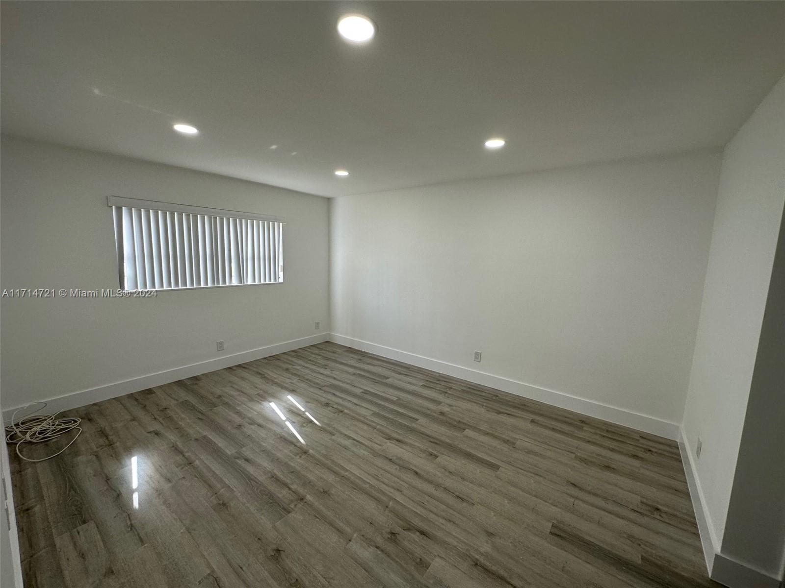 BISC LAKE GARDENS CONDO N - Residential