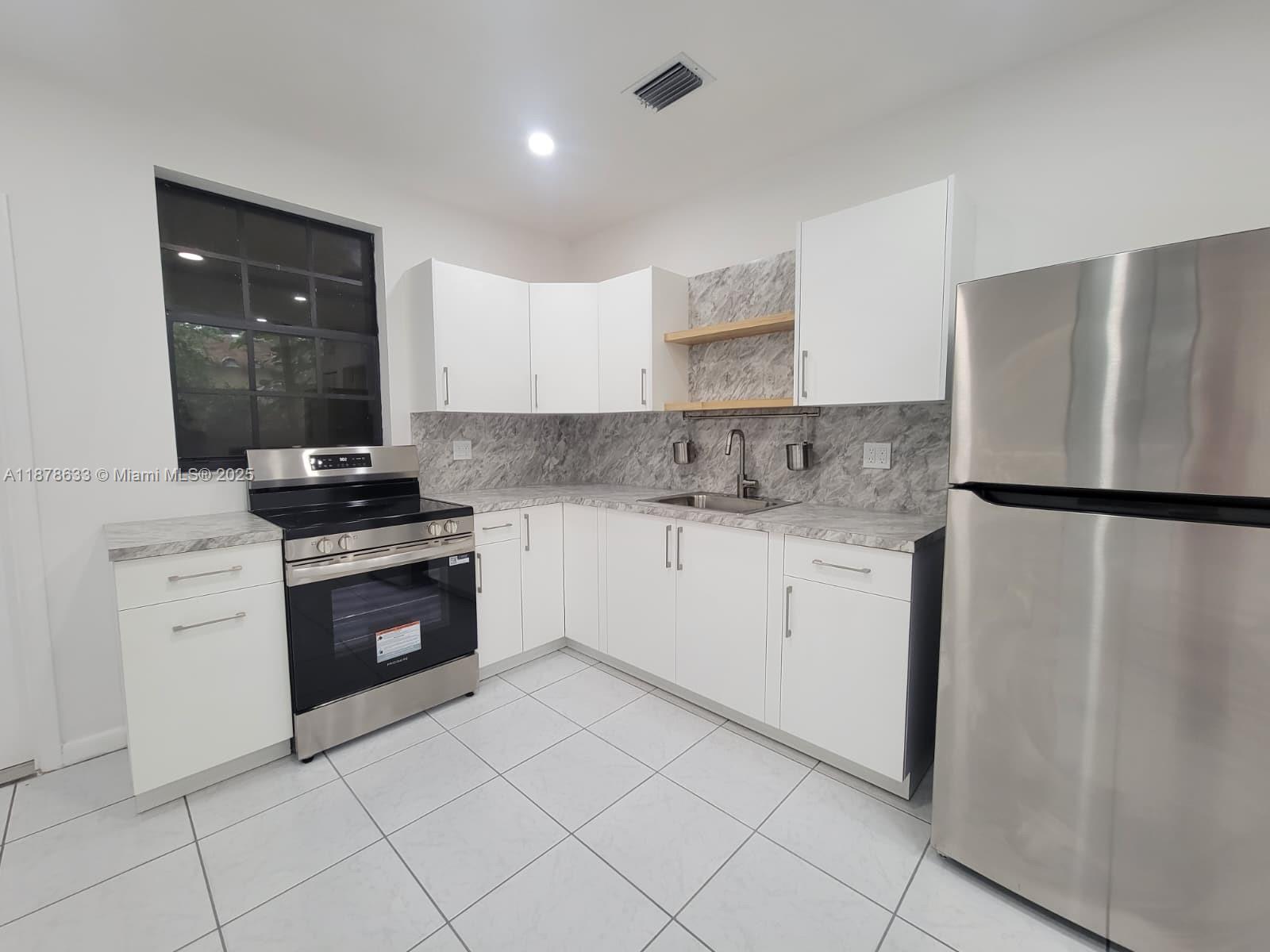 Live in style in this beautifully updated 1-bedroom, 1-bath apartment in highly sought-after Shenandoah! Completely redone and tiled throughout, this home features brand-new central A/C, an in-unit washer & dryer, and all utilities included: electricity, water, and internet—a true hassle-free living experience.
No association means fast approval and quick move-in. The apartment is vacant and easy to show—schedule your private tour today before it’s gone!