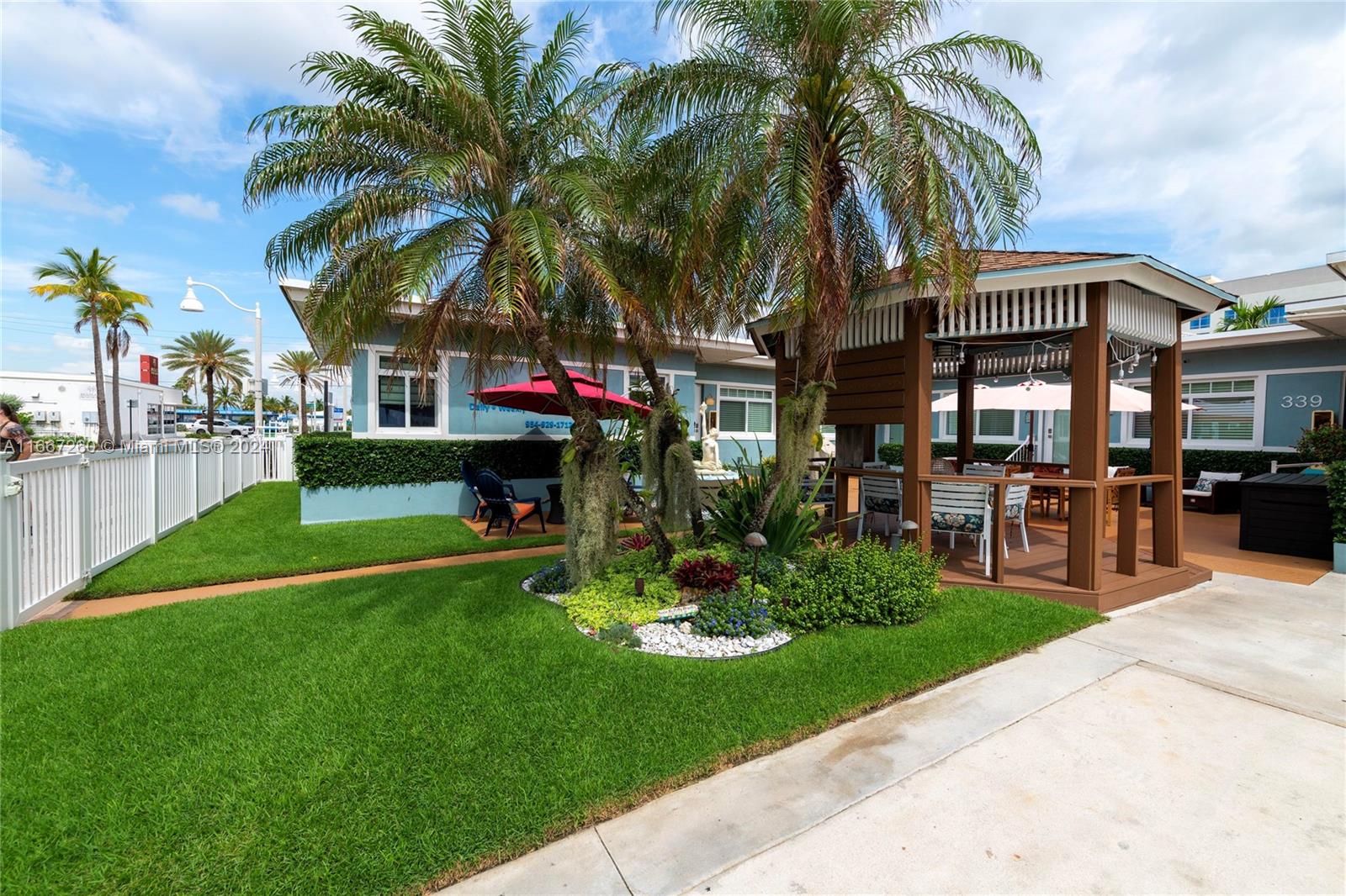 Tropic Isle Boutique Hotel for sale .7 rooms full operating short term with Airbnb ,Booking ,Expendia and repetitive clientele.Gross rent income 400K Between hotel and Parking sales.
Every unit is renovated and in great shape.
Combo deal possible with our other property in 315 taylor st.