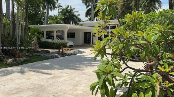 827 N Southlake Dr 827