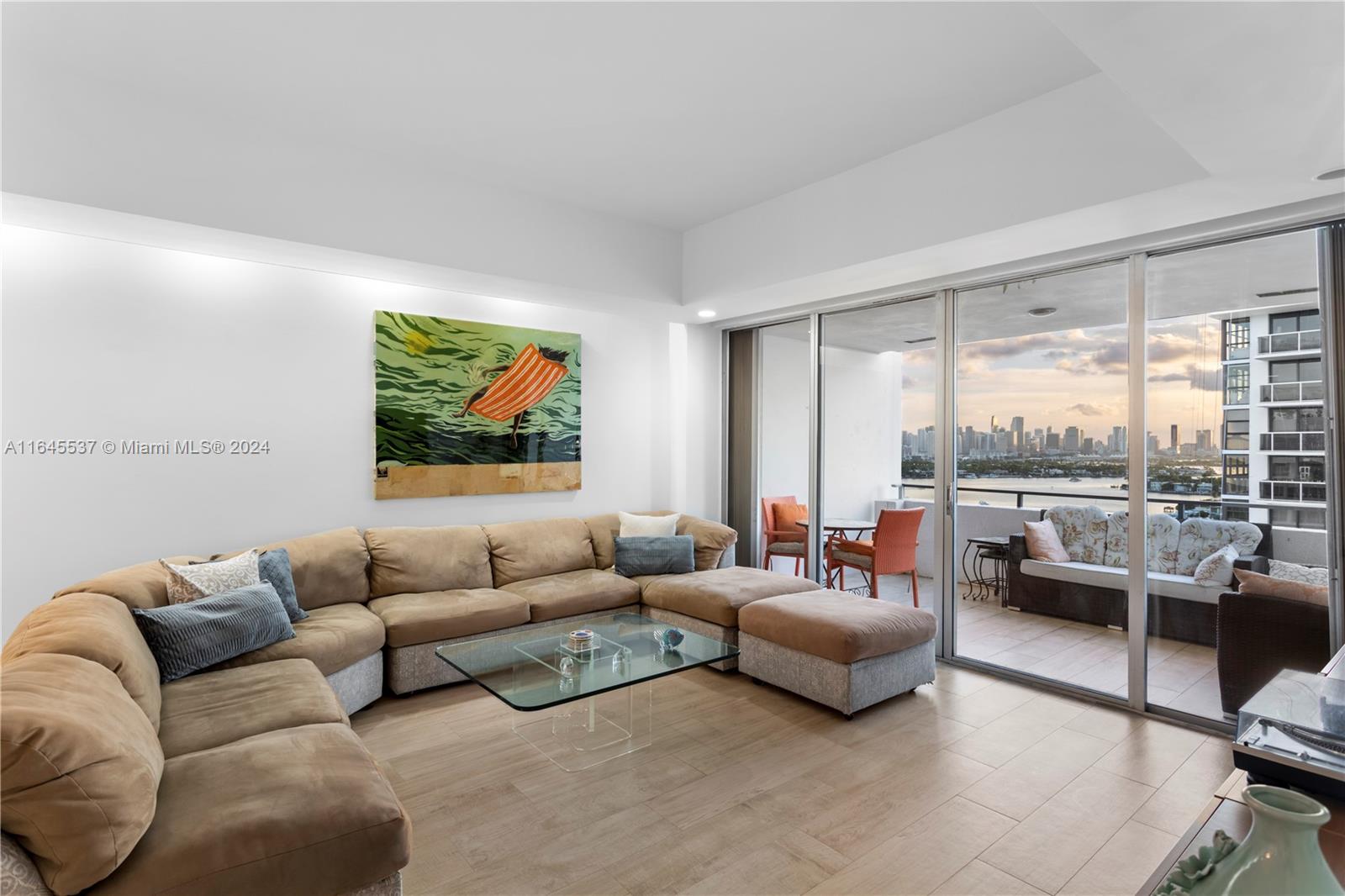 11 Island Ave PH5