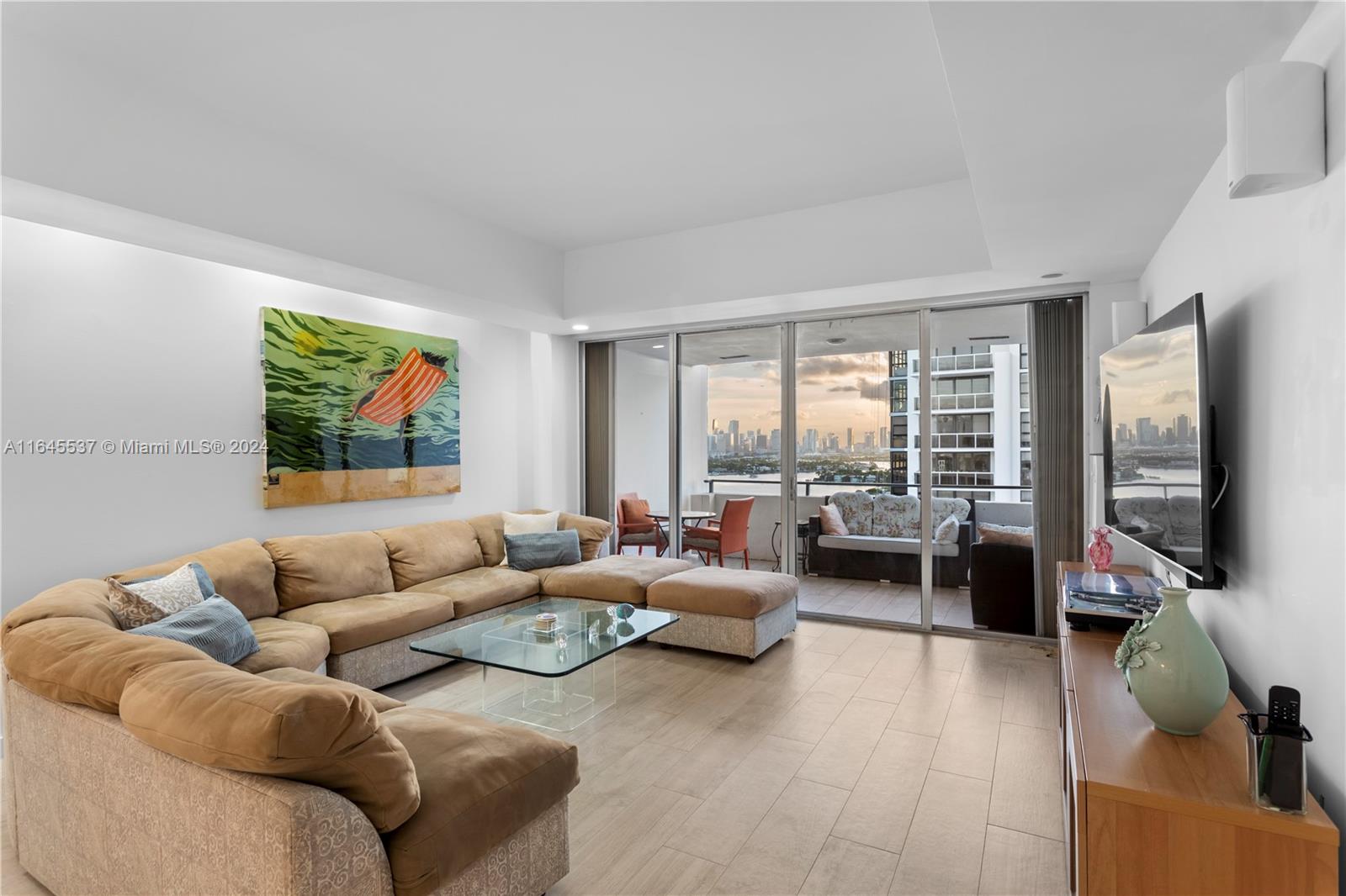 11 Island Ave PH5