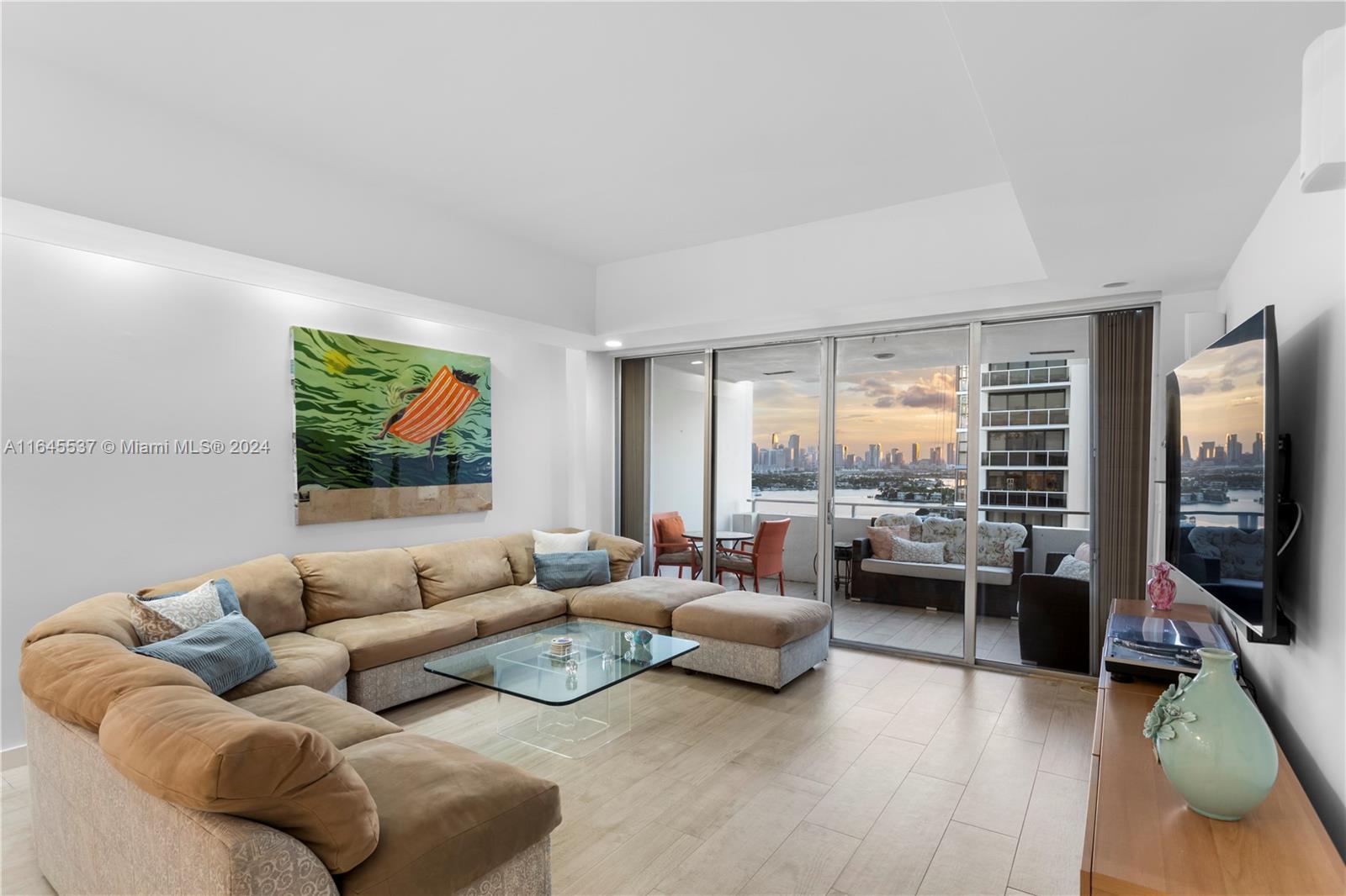 11 Island Ave PH5