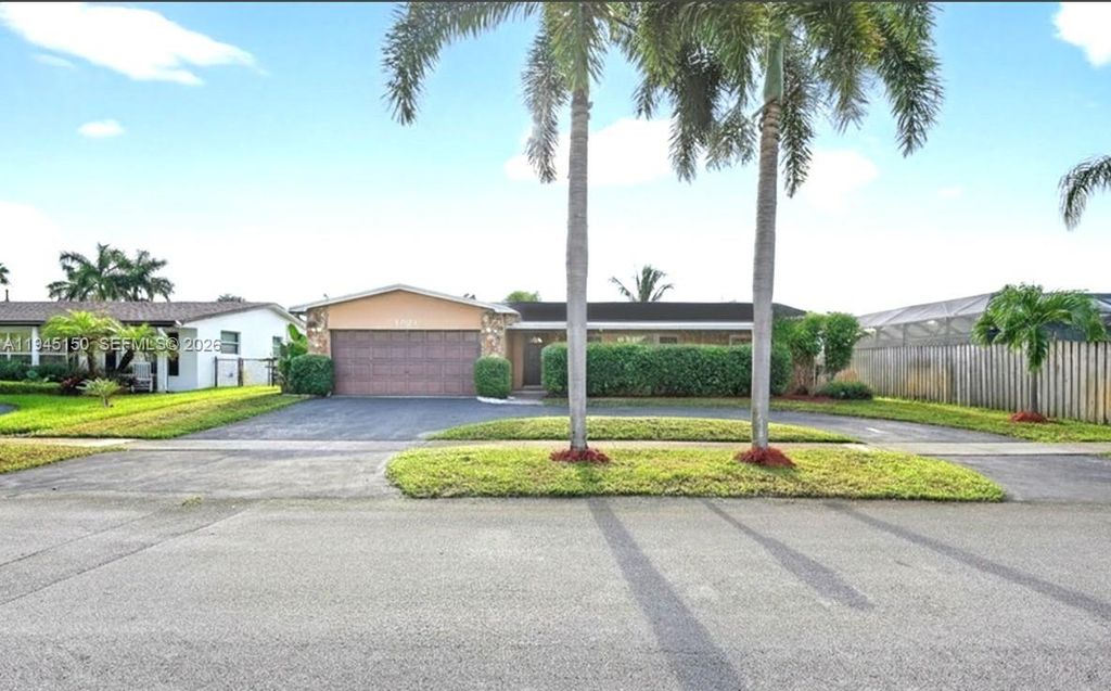 Photo of 1621 nw 110 Ter, Pembroke Pines, FL 33026 (MLS # A11945150)