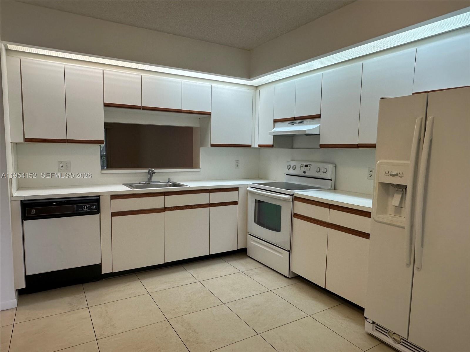 BUCKINGHAM EAST AT CENTUR - Residential Lease