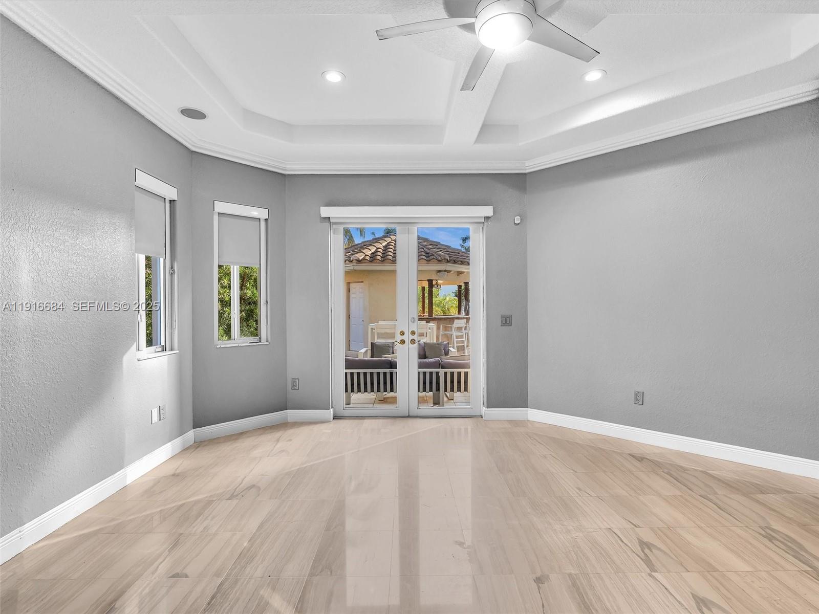 HOLLYWOOD GOLF ESTATES SE - Residential