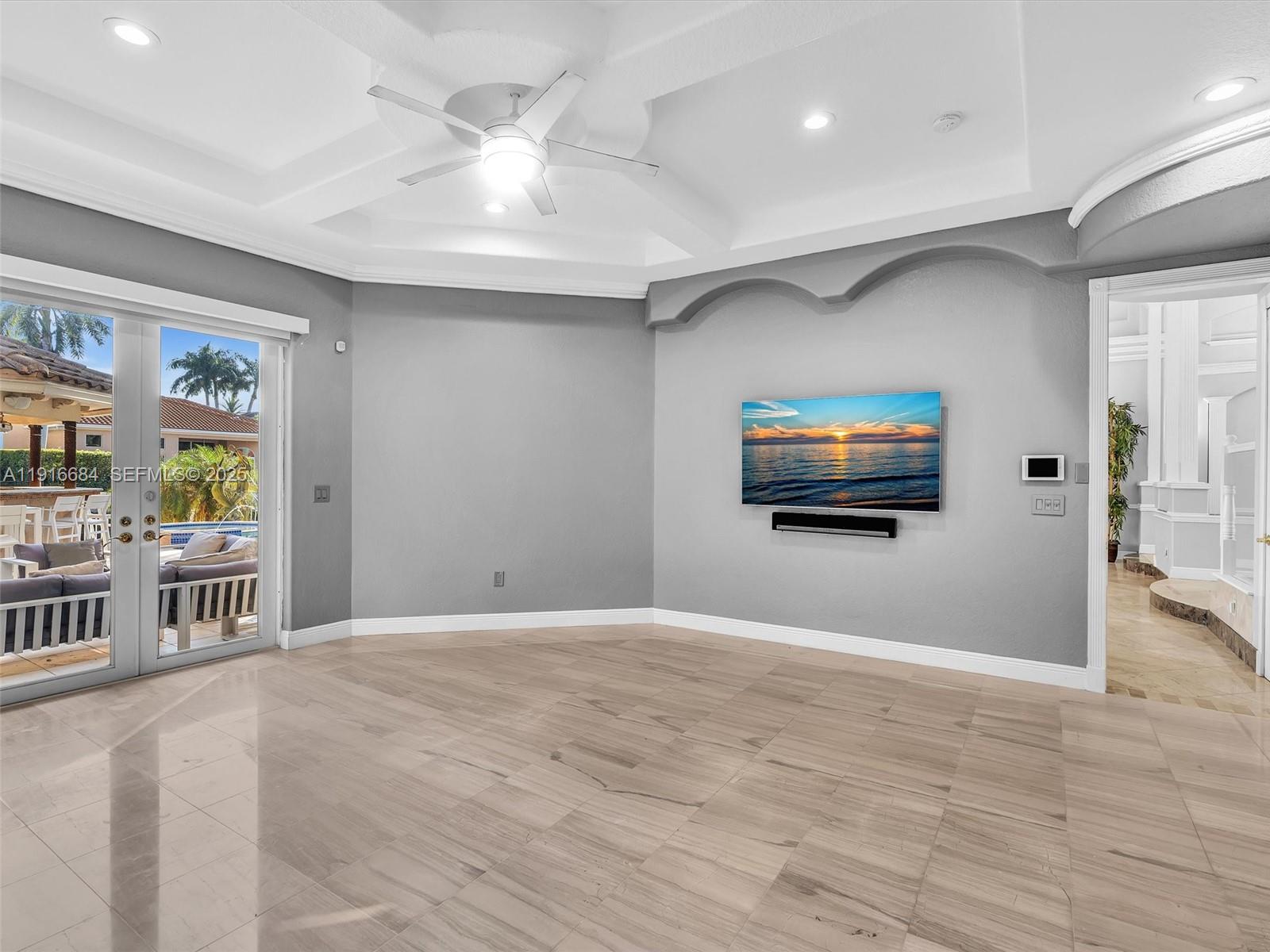 HOLLYWOOD GOLF ESTATES SE - Residential