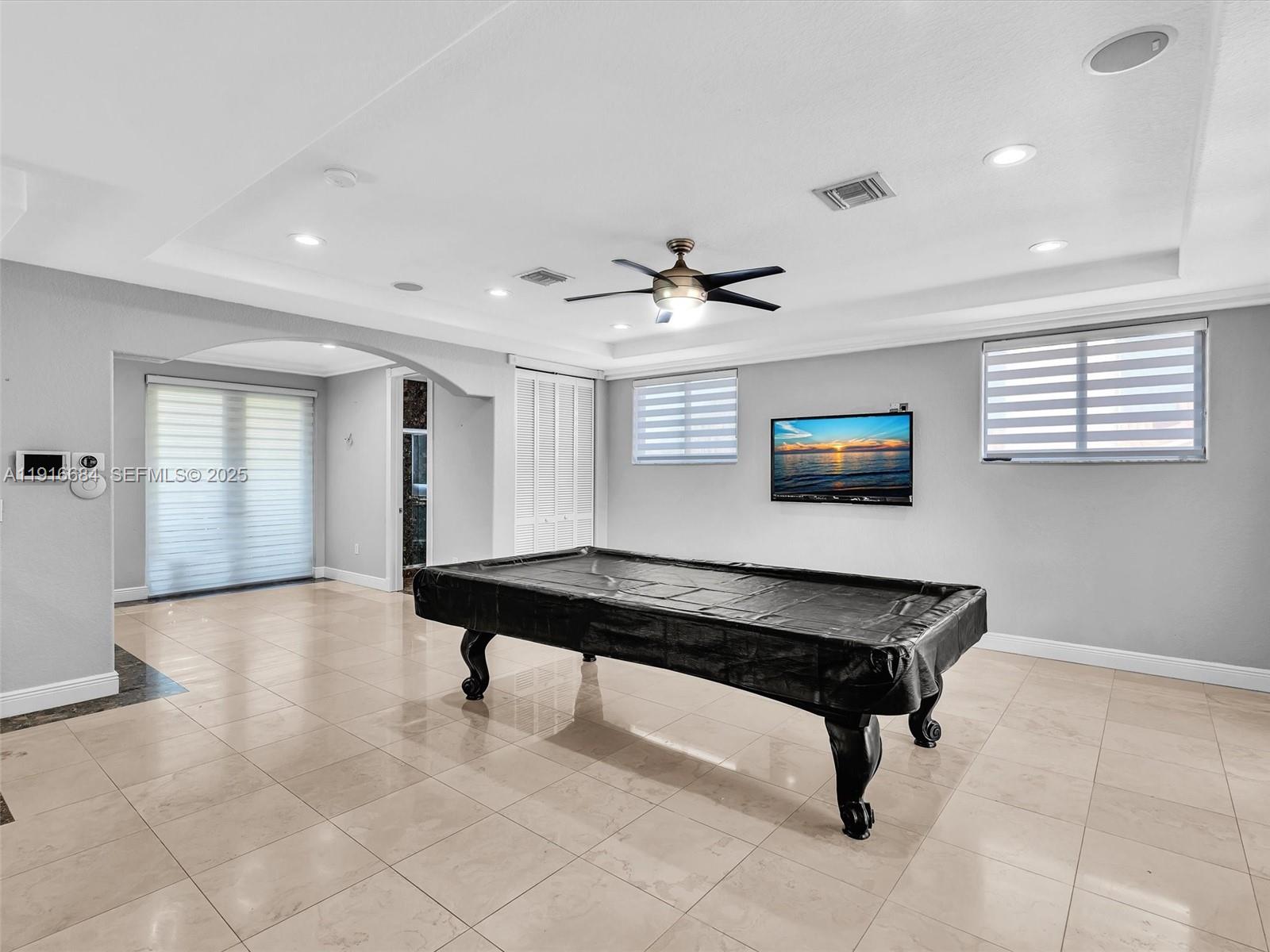 HOLLYWOOD GOLF ESTATES SE - Residential