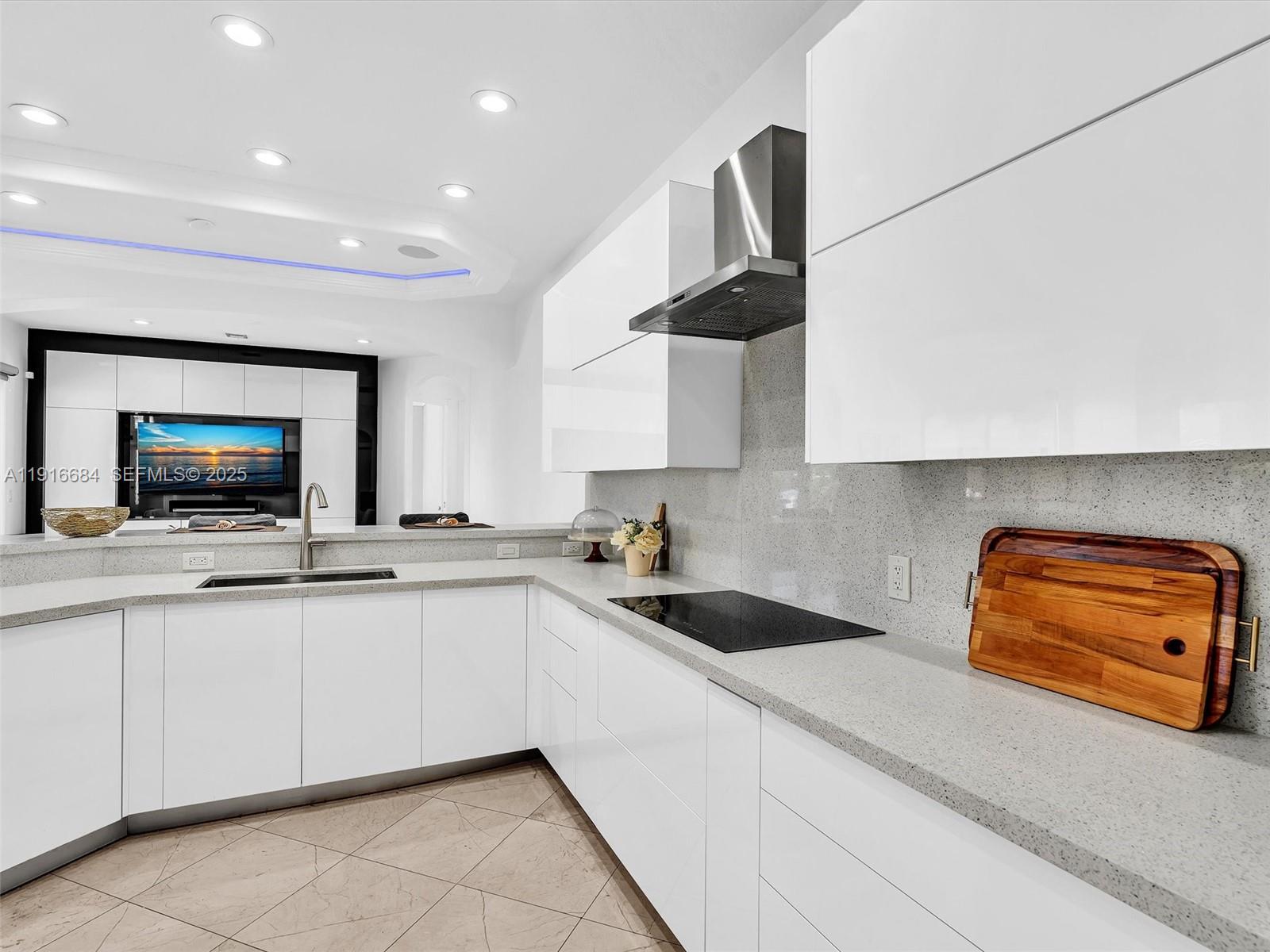 HOLLYWOOD GOLF ESTATES SE - Residential