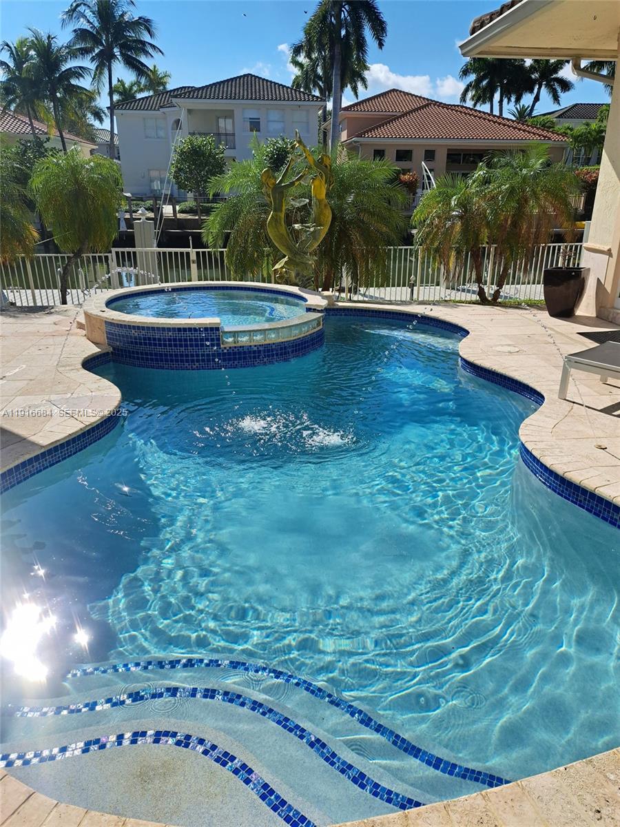 HOLLYWOOD GOLF ESTATES SE - Residential