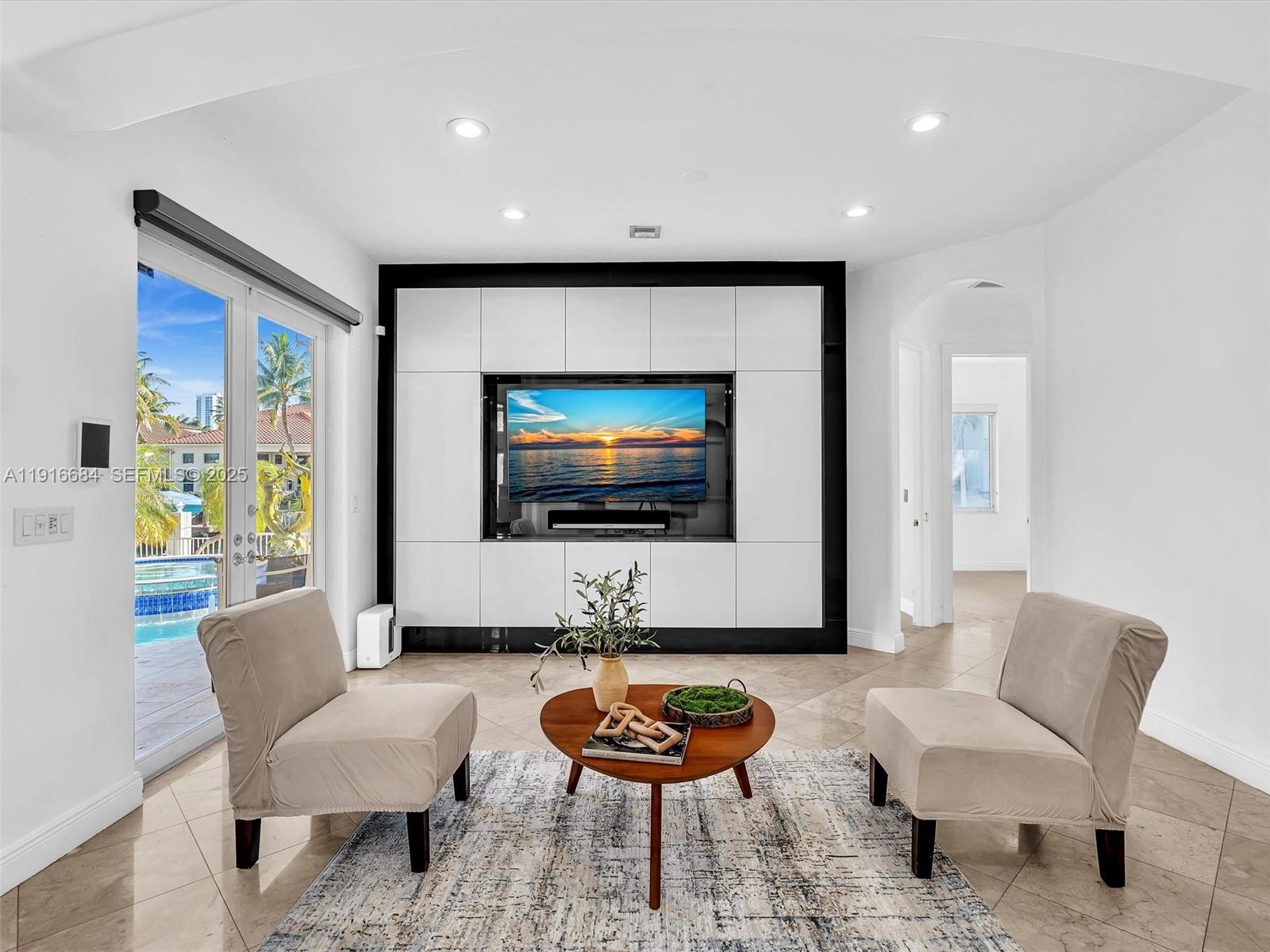 HOLLYWOOD GOLF ESTATES SE - Residential