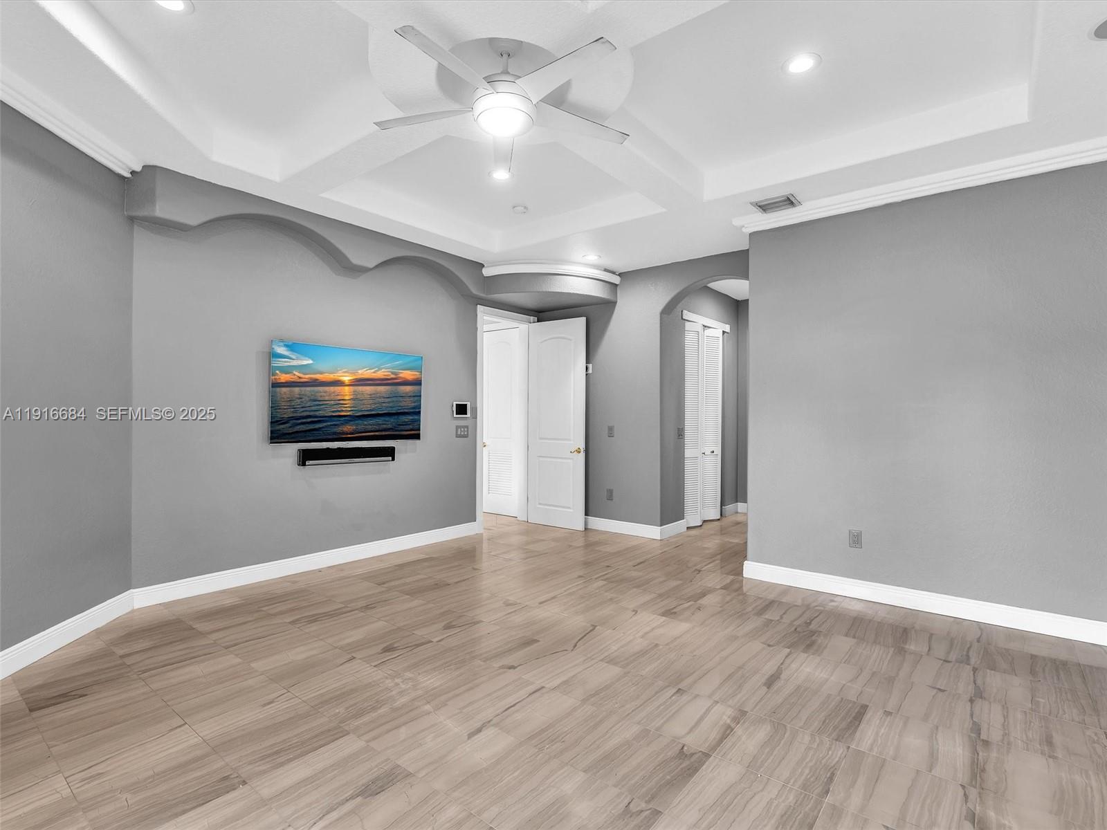 HOLLYWOOD GOLF ESTATES SE - Residential