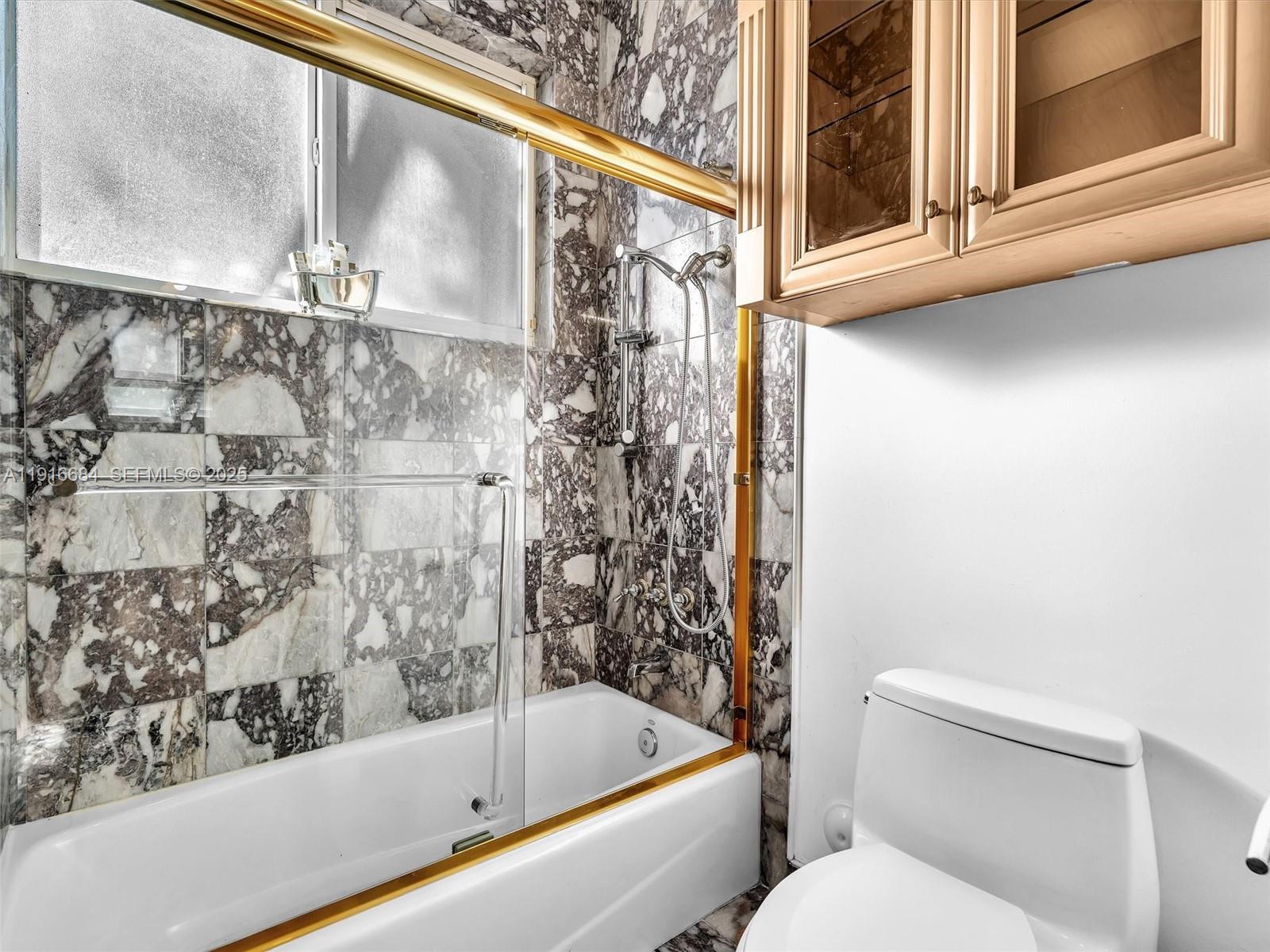 HOLLYWOOD GOLF ESTATES SE - Residential