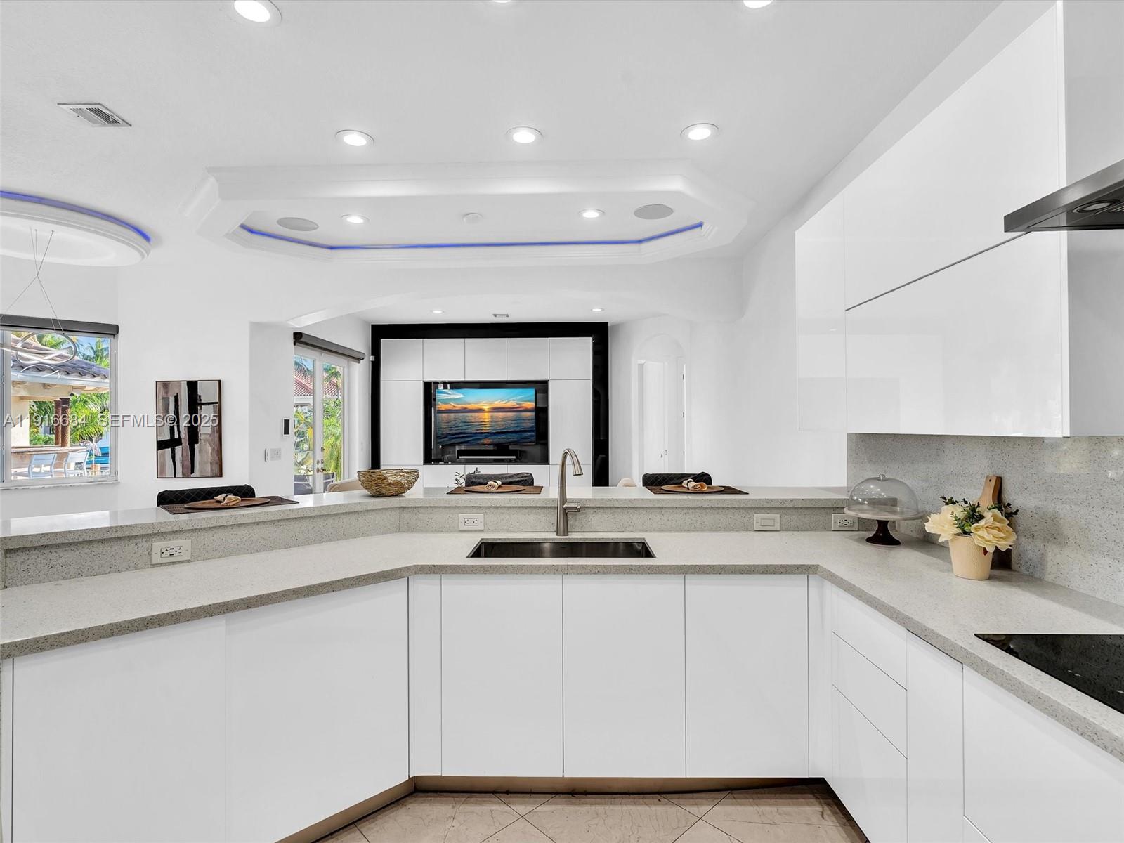 HOLLYWOOD GOLF ESTATES SE - Residential