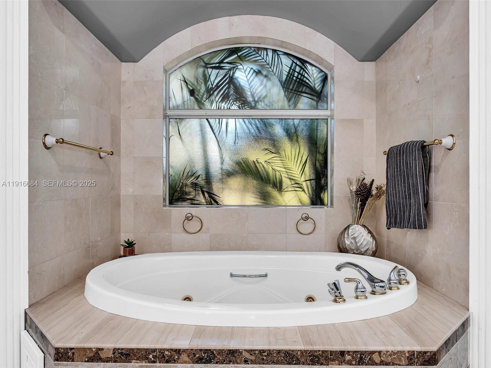 HOLLYWOOD GOLF ESTATES SE - Residential