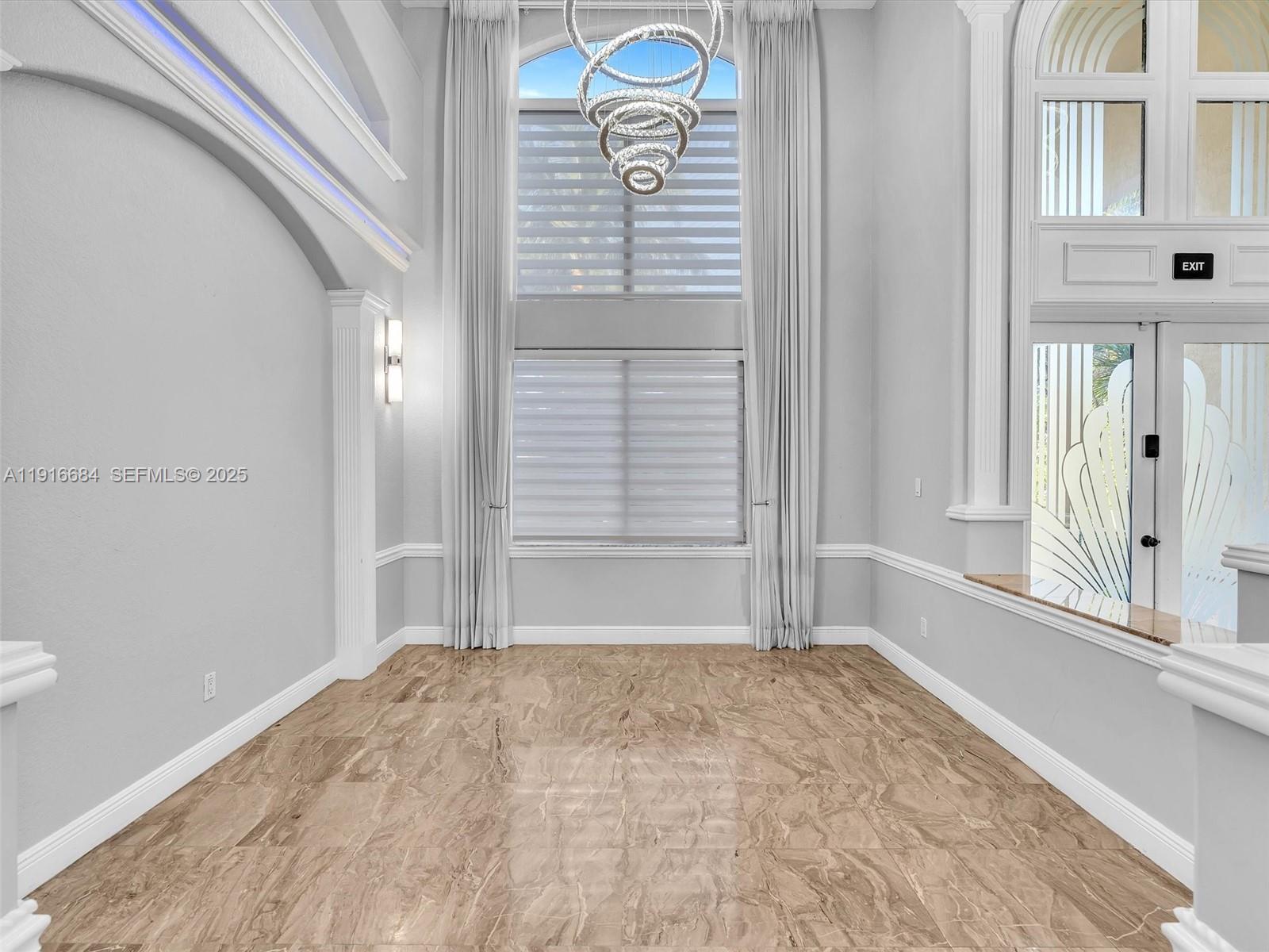 HOLLYWOOD GOLF ESTATES SE - Residential