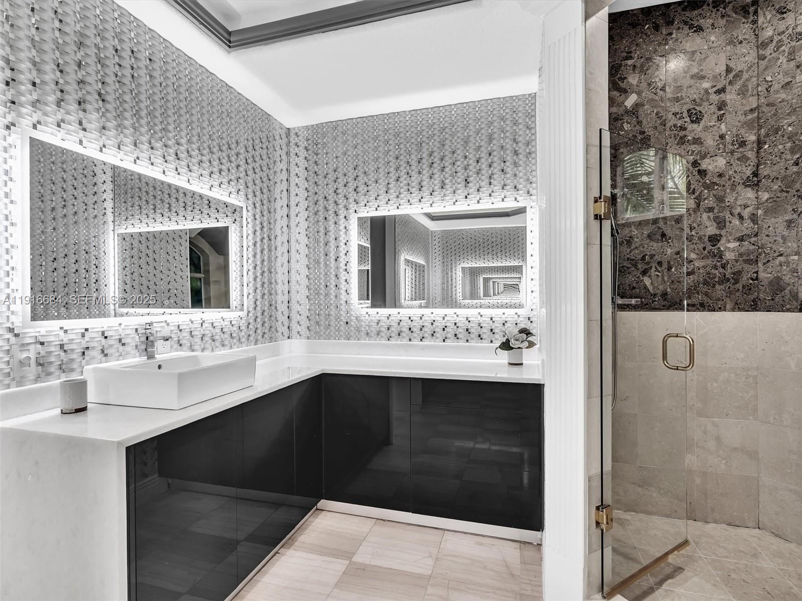 HOLLYWOOD GOLF ESTATES SE - Residential