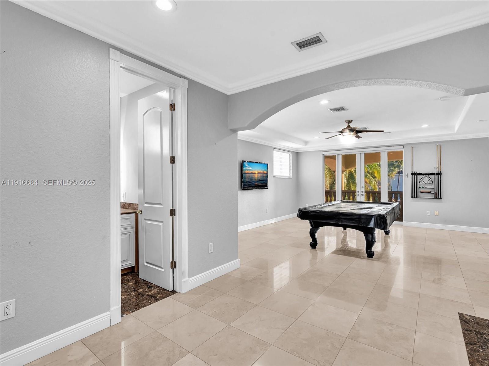 HOLLYWOOD GOLF ESTATES SE - Residential