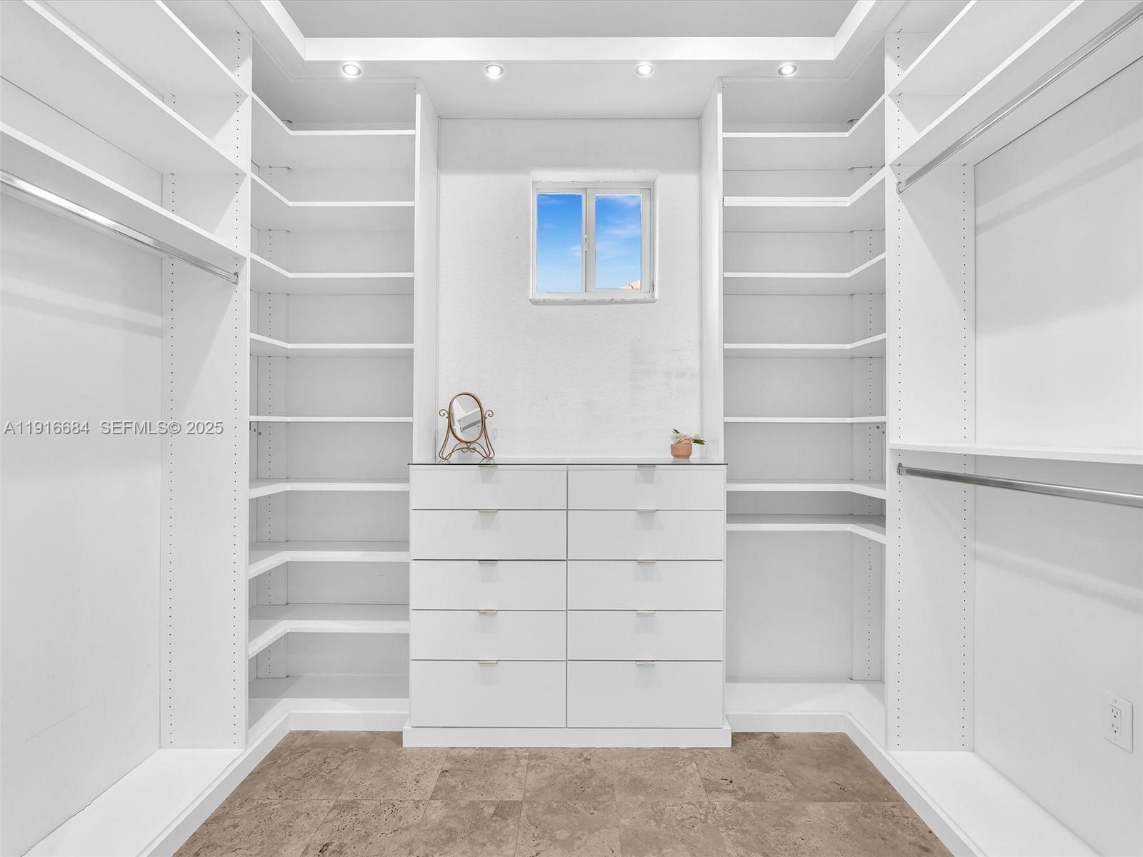 HOLLYWOOD GOLF ESTATES SE - Residential