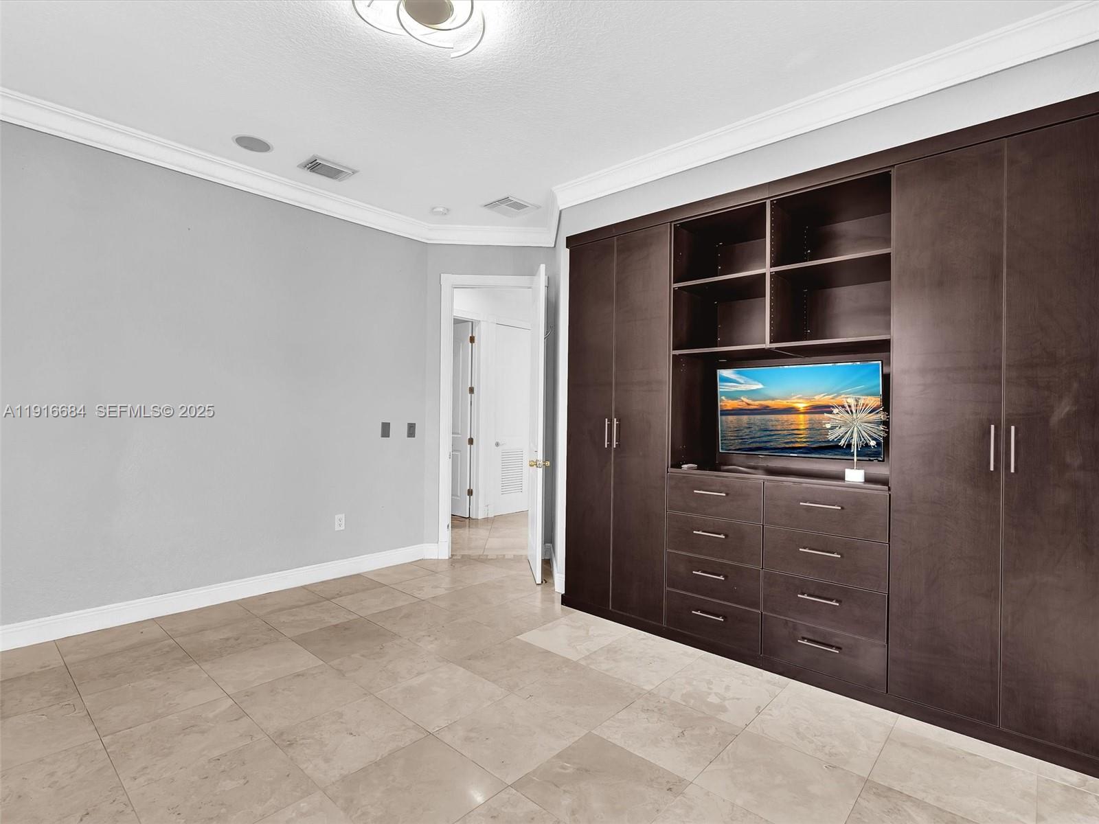 HOLLYWOOD GOLF ESTATES SE - Residential