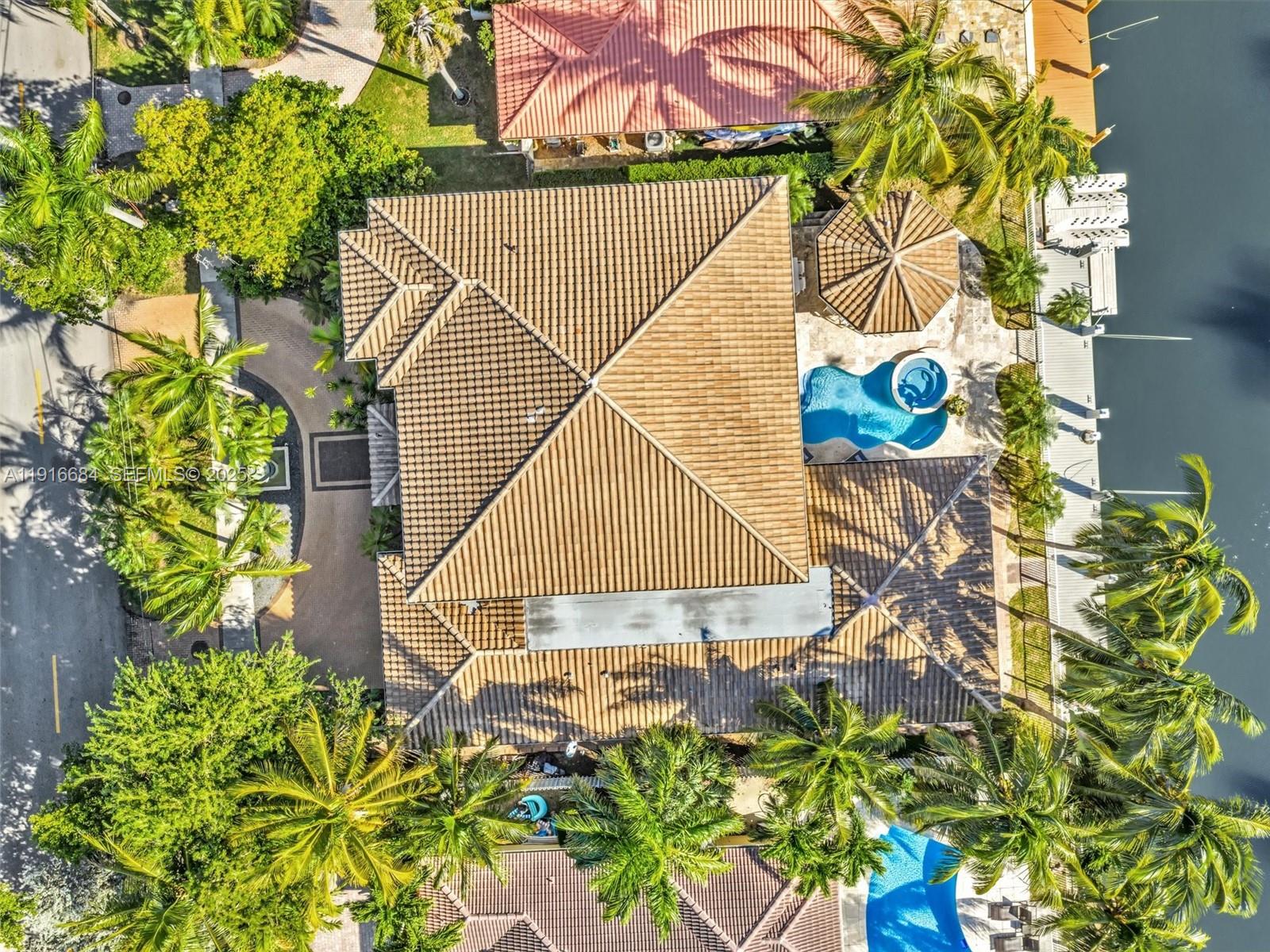 HOLLYWOOD GOLF ESTATES SE - Residential