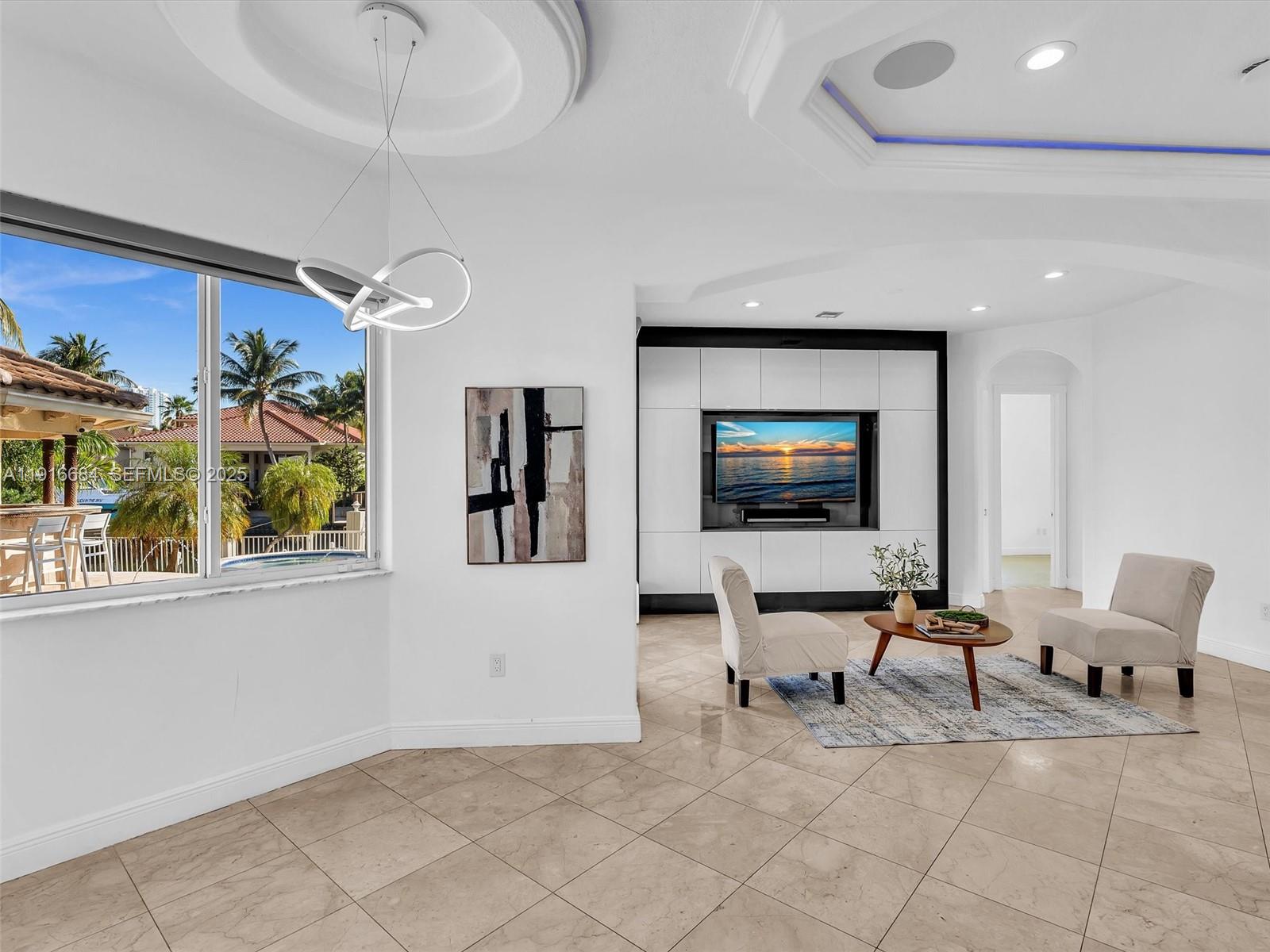 HOLLYWOOD GOLF ESTATES SE - Residential