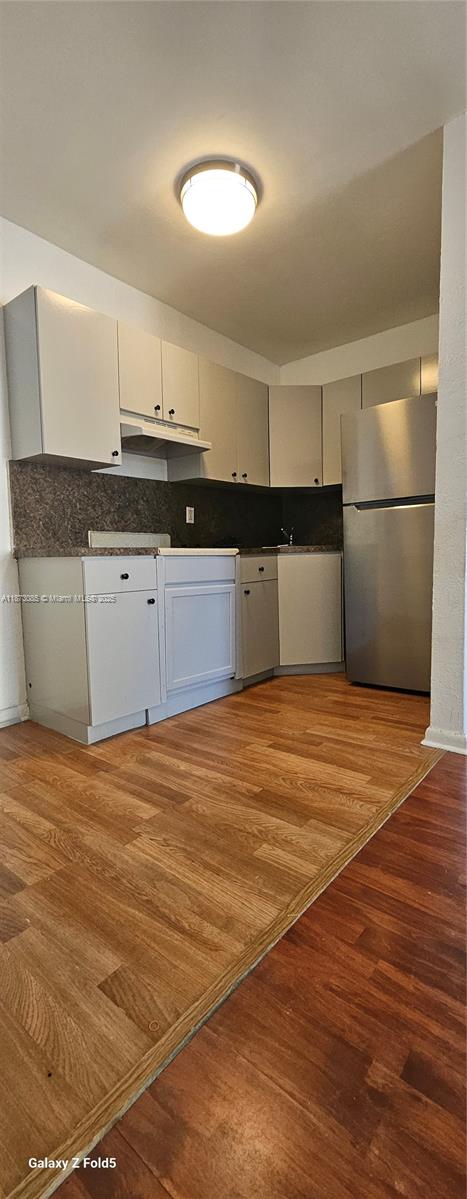Beautiful 1-Bed/1-Bath Corner Unit in the Heart of Coconut Grove
Don’t miss this must-see residence! This bright and spacious corner unit offers plenty of natural light, an open layout, and the perfect location just steps from all that Coconut Grove has to offer—dining, shopping, parks, and the waterfront. Ideal for anyone seeking the vibrant lifestyle of Miami’s most desirable neighborhood.