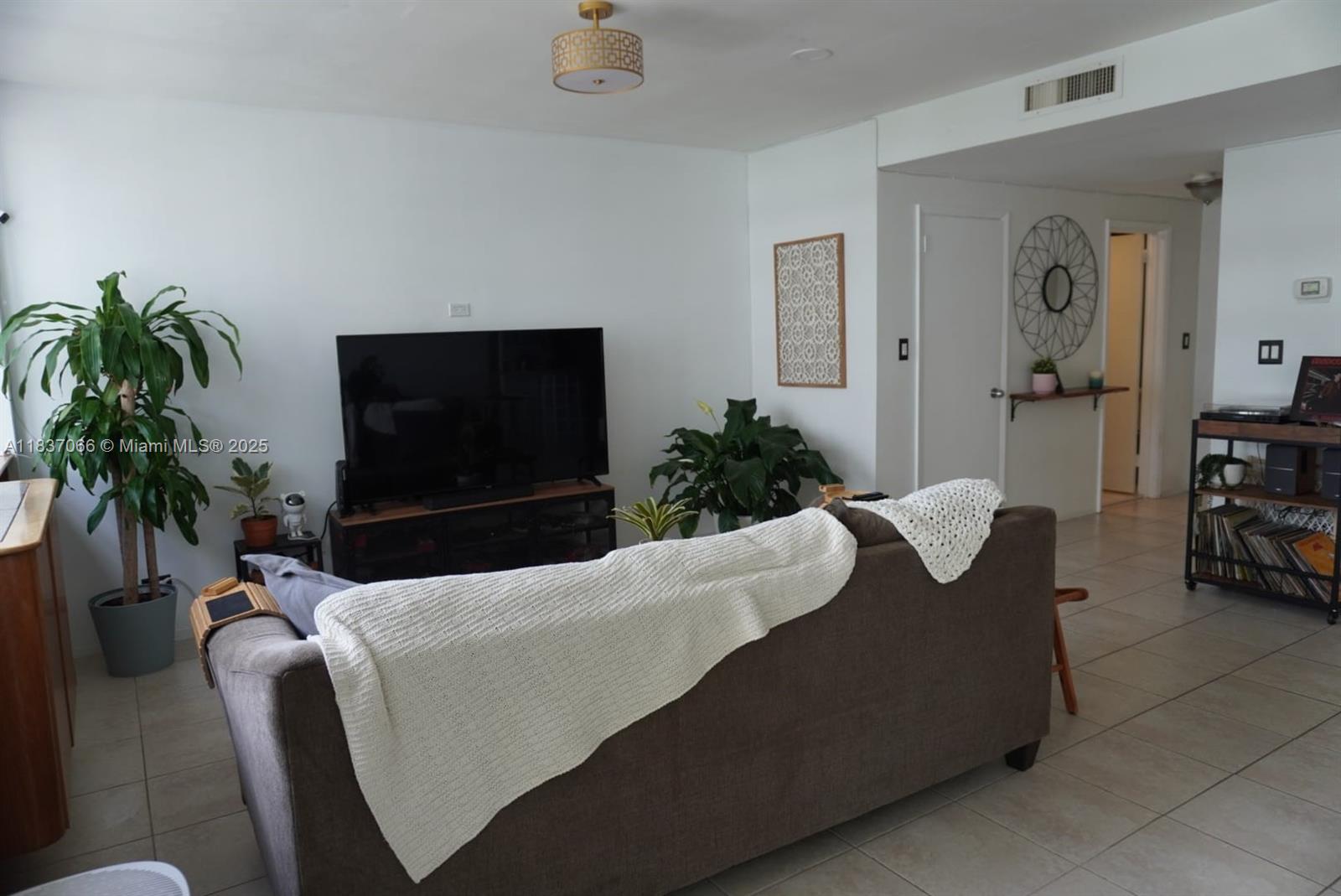 1408 Brickell Bay Dr 411