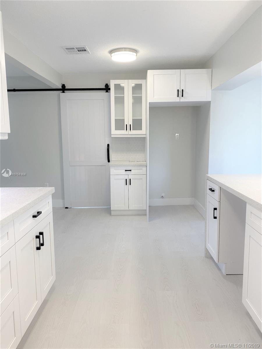 LEE MANOR - Residential