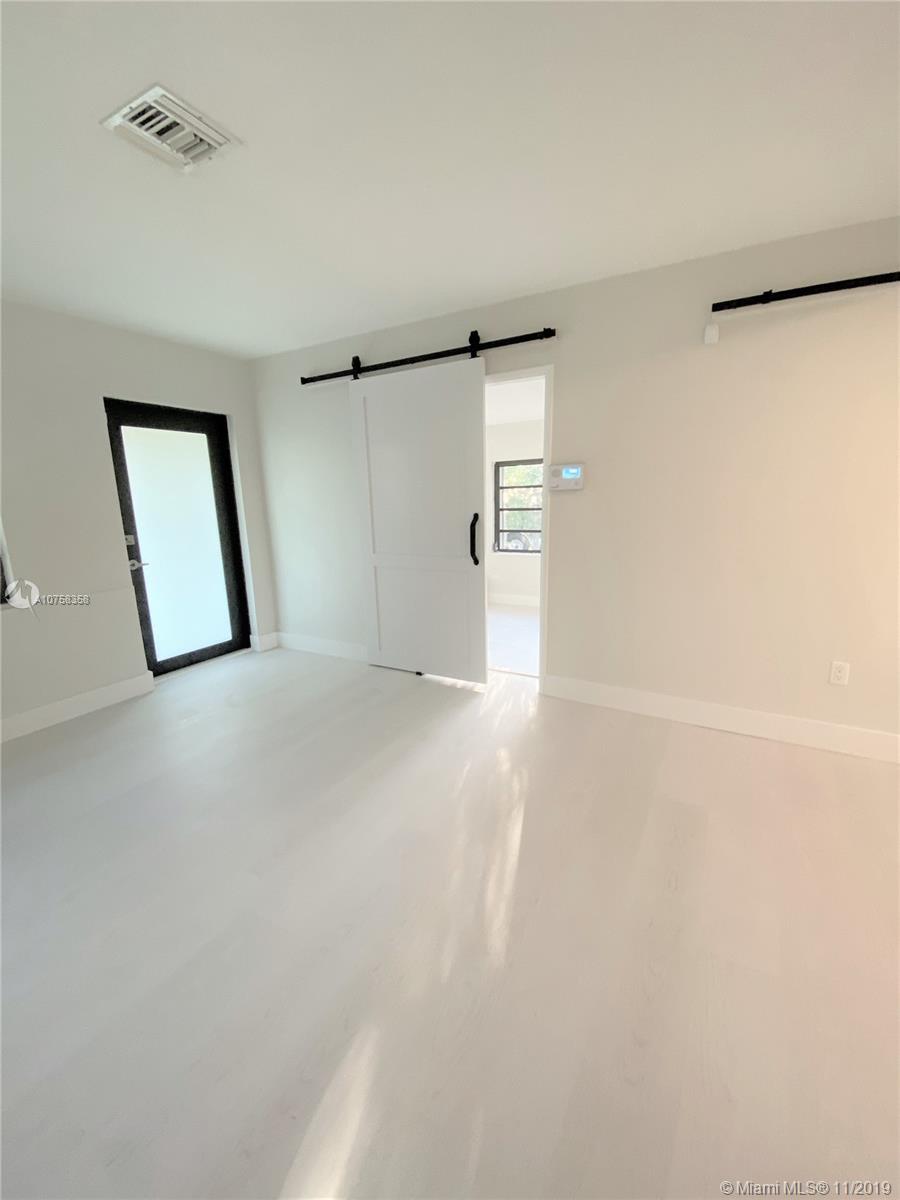 LEE MANOR - Residential