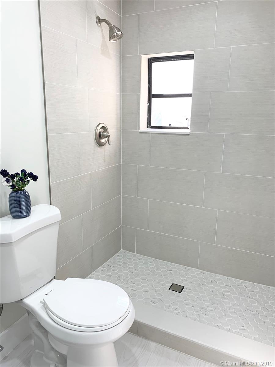 LEE MANOR - Residential