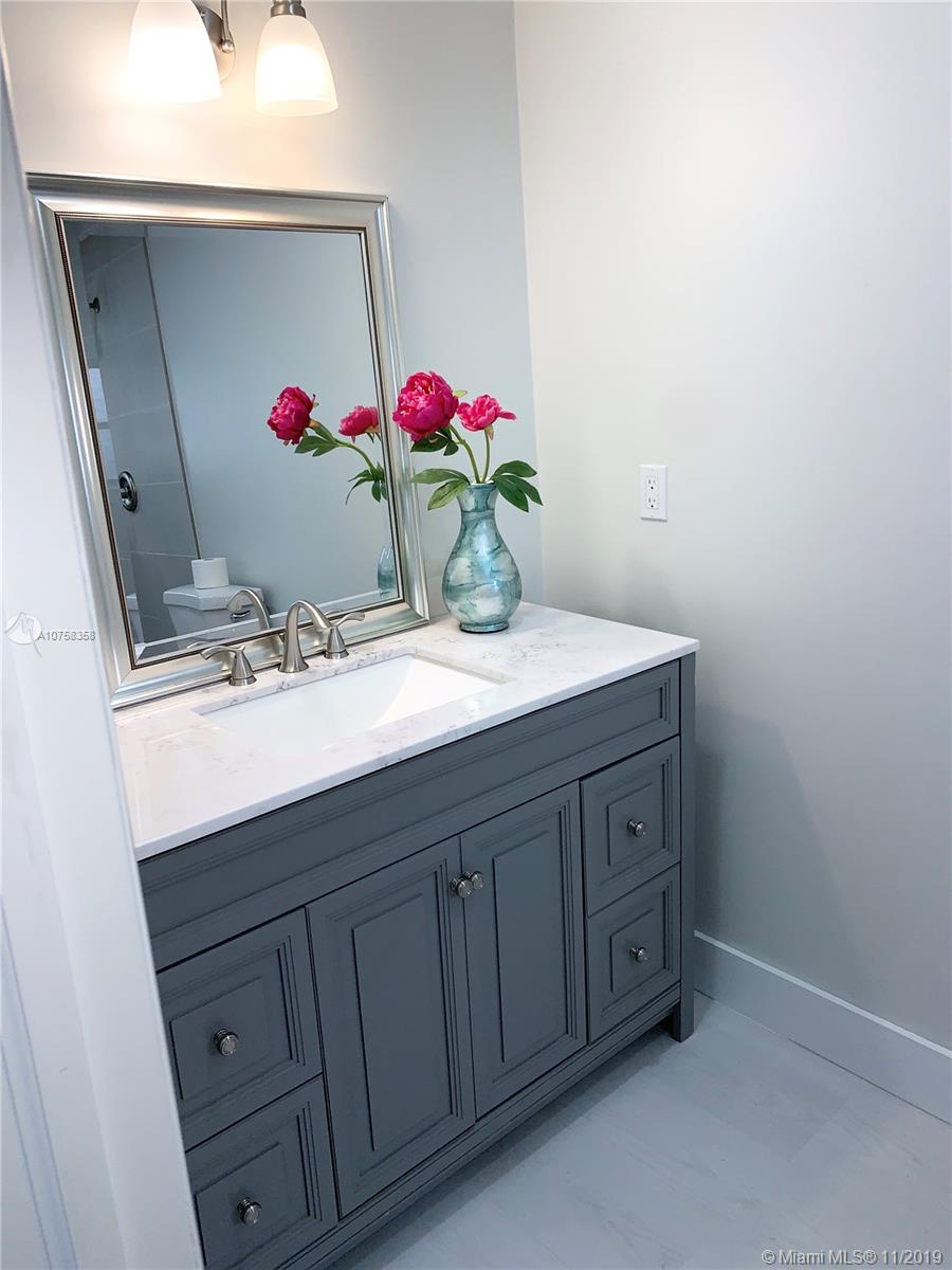 LEE MANOR - Residential