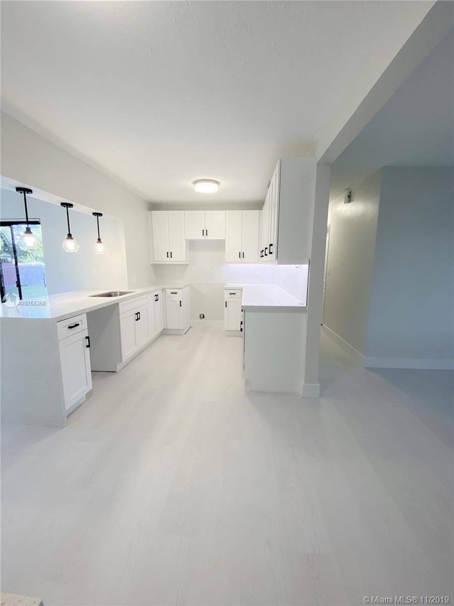 LEE MANOR - Residential