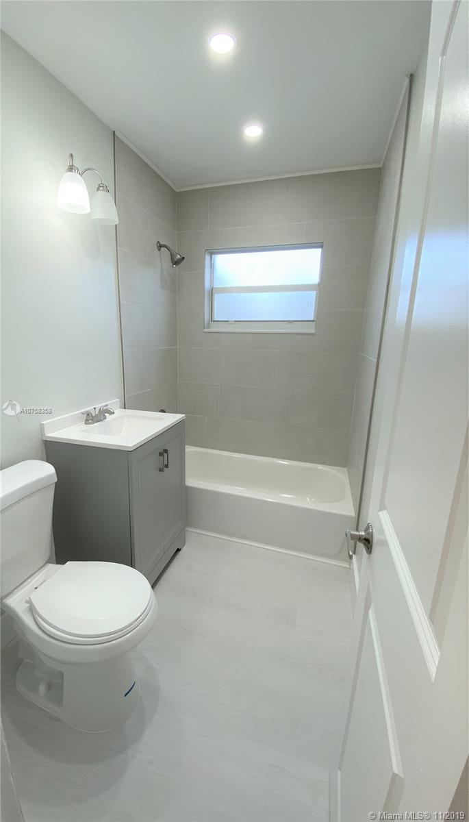 LEE MANOR - Residential