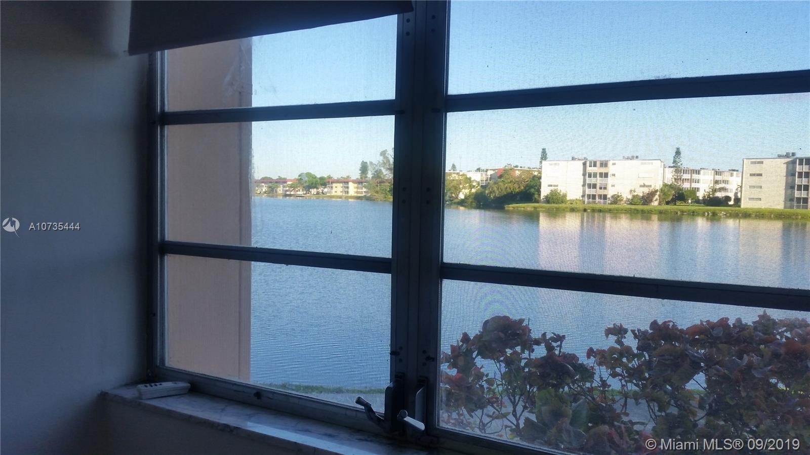 2/2 APARTMENT IN GREAT LOCATION. CLOSE TO HIGHWAYS AND AVENTURA MALL.