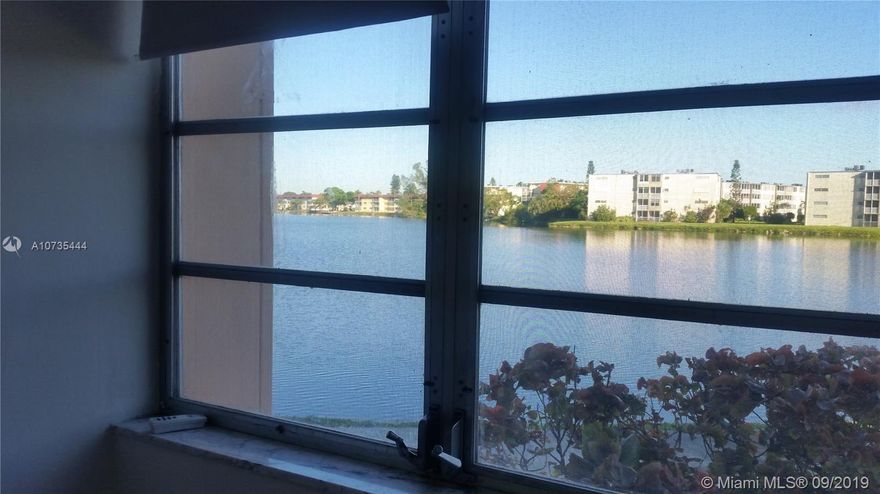 2/2 APARTMENT IN GREAT LOCATION. CLOSE TO HIGHWAYS AND AVENTURA MALL.